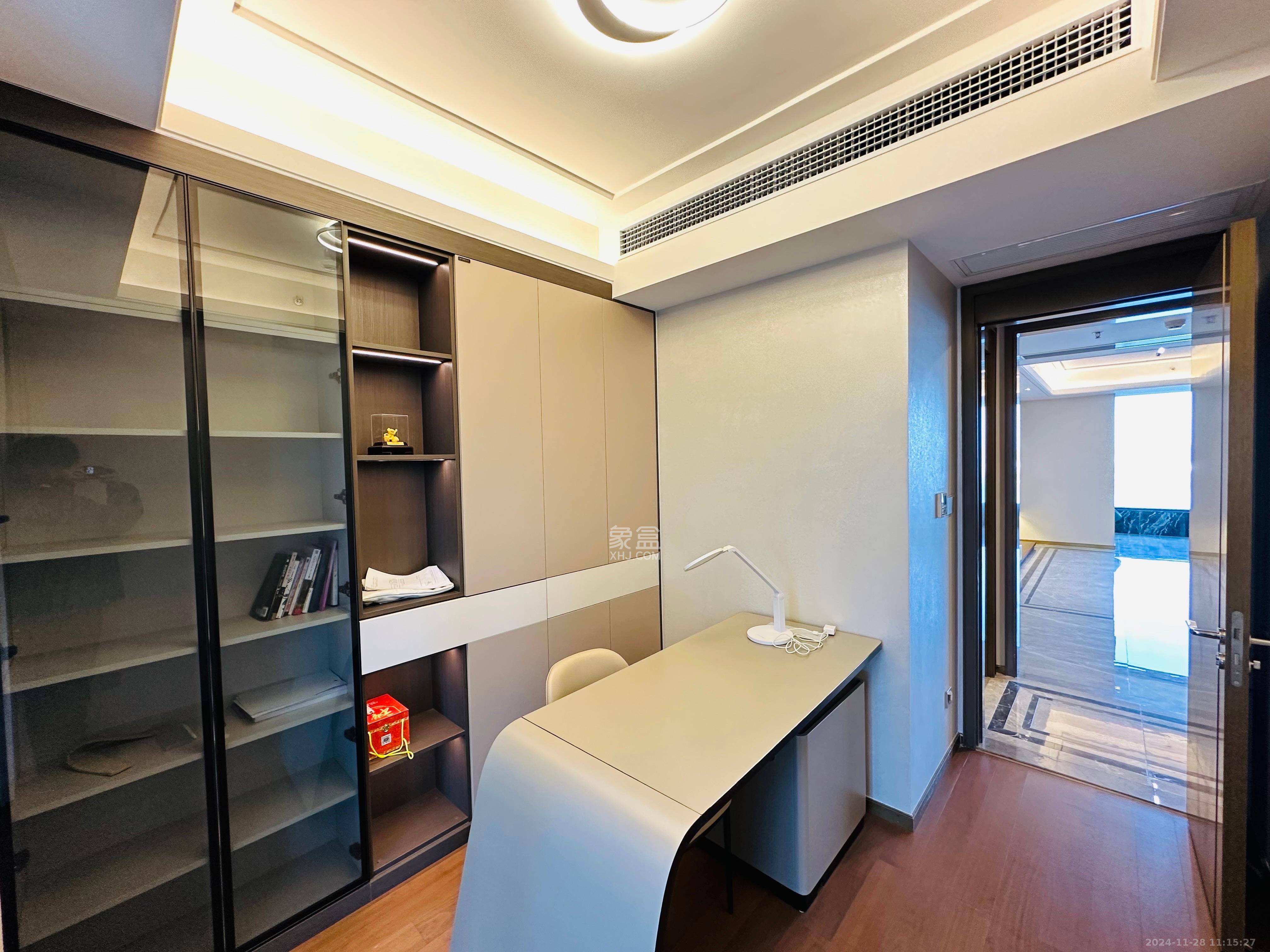 梅溪湖金茂湾 4室2厅3卫 12000.0元/月 梅溪湖金茂湾 4室2厅3卫 12000.0元/月室内图