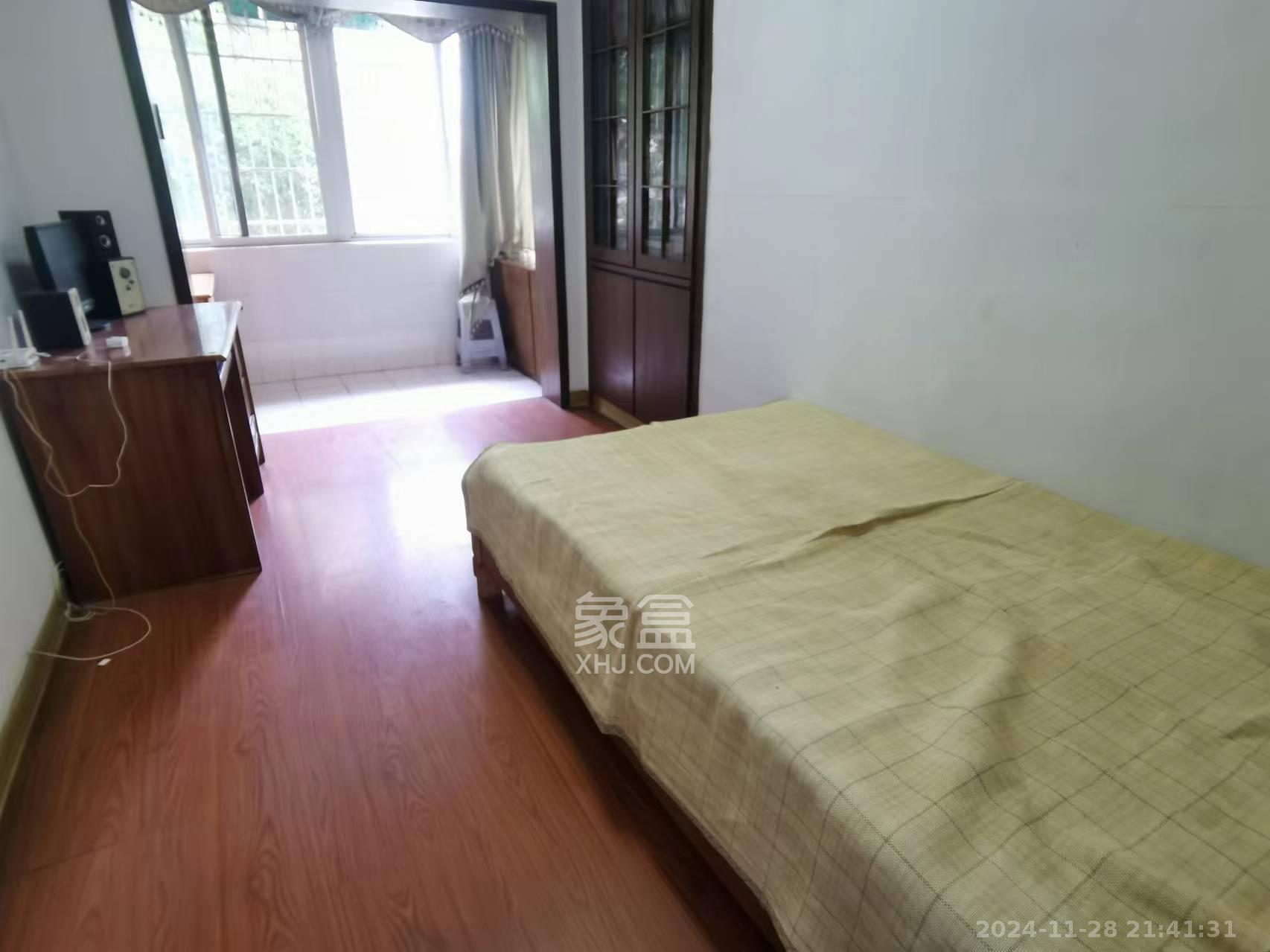 景湾小区(井湾小区) 3室2厅1卫 1800.0元/月 景湾小区(井湾小区) 3室2厅1卫 1800.0元/月室内图