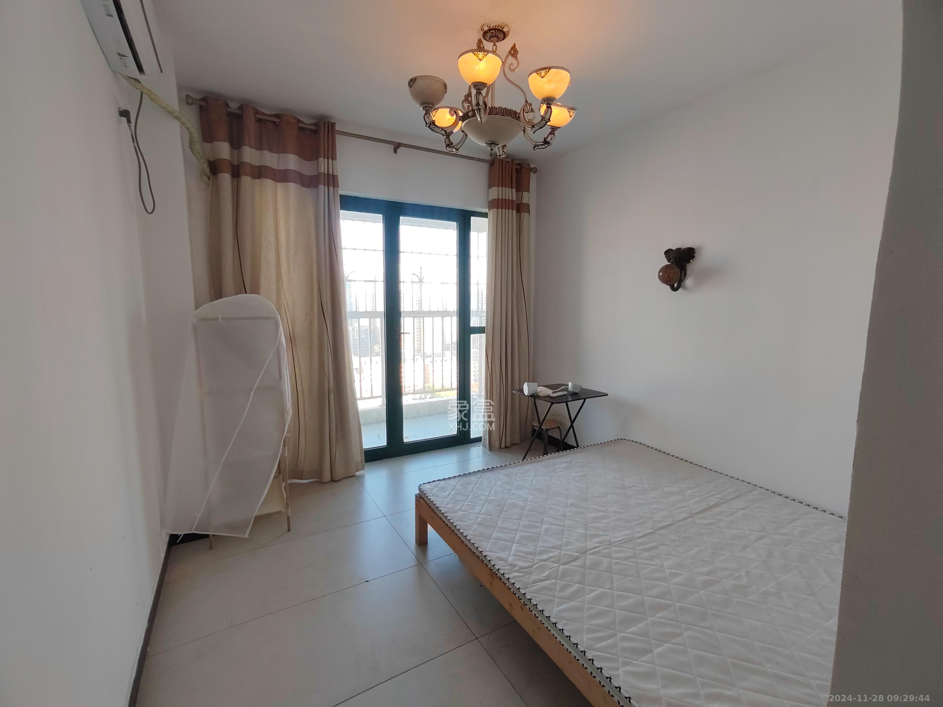 华天LOHO小镇  1室1厅1卫    1300.0元/月 华天LOHO小镇  1室1厅1卫    1300.0元/月室内图