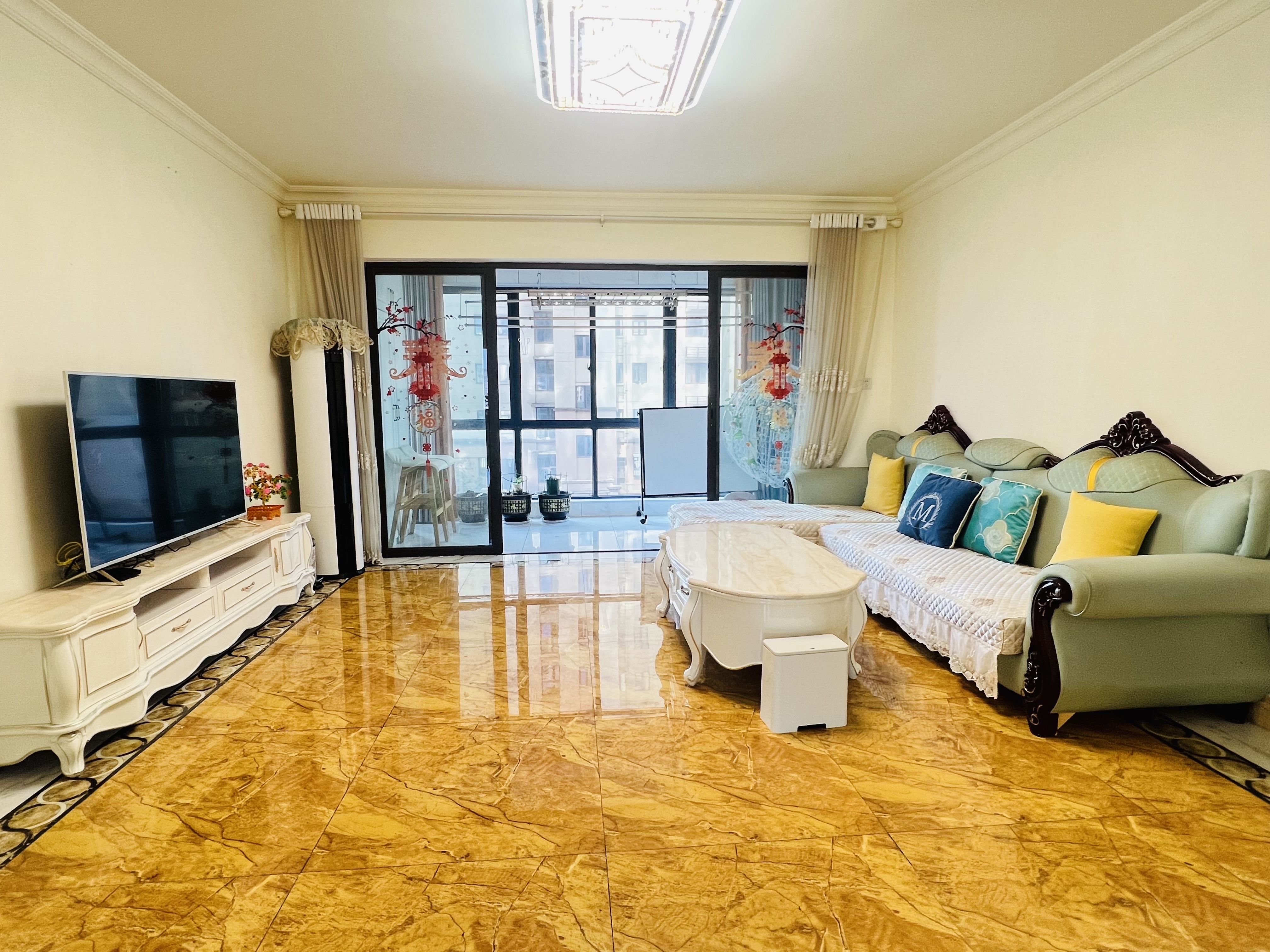 碧桂园 4室2厅2卫 2600.0元/月 碧桂园 4室2厅2卫 2600.0元/月室内图