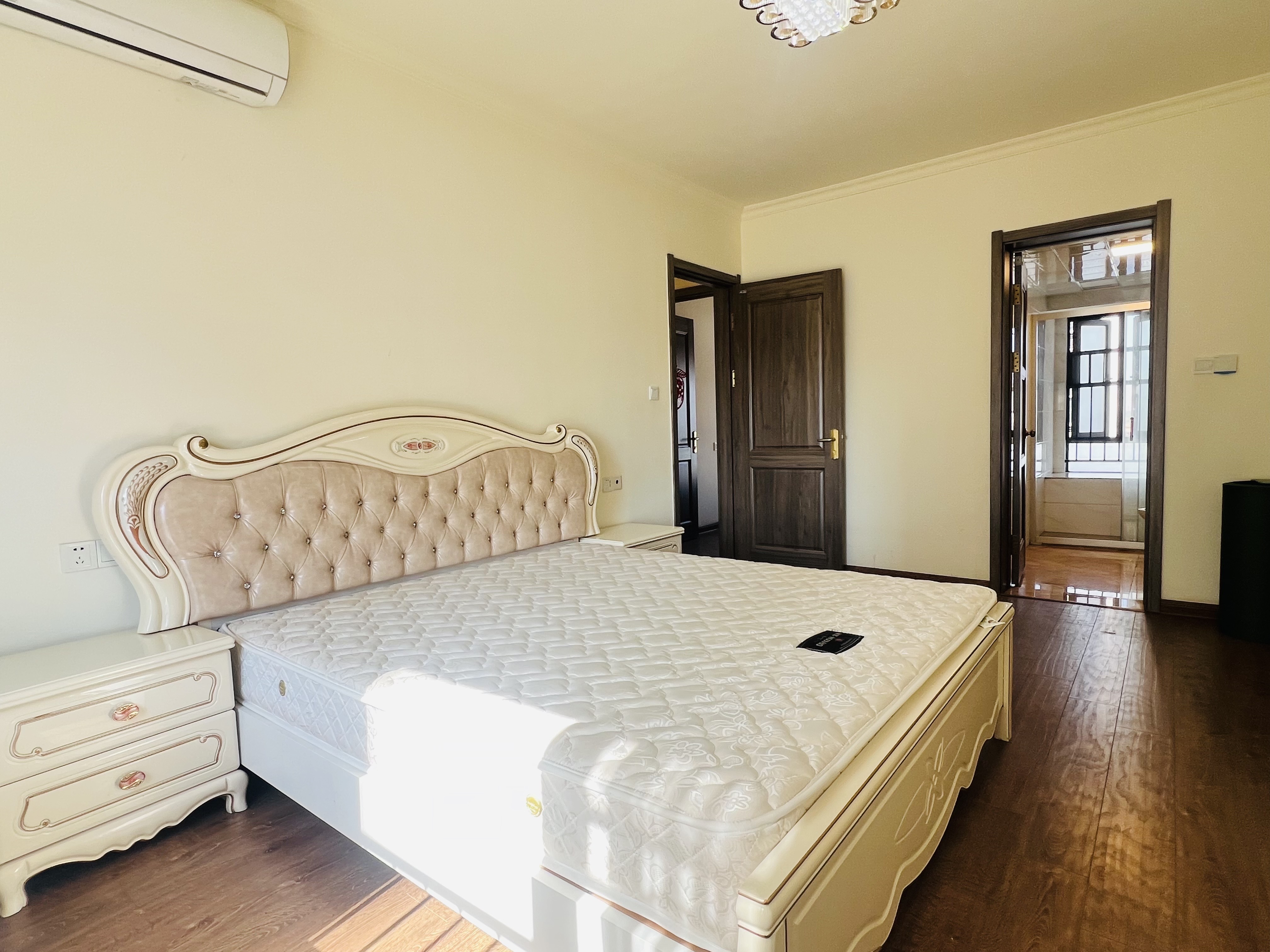 碧桂园 4室2厅2卫 2600.0元/月 碧桂园 4室2厅2卫 2600.0元/月室内图