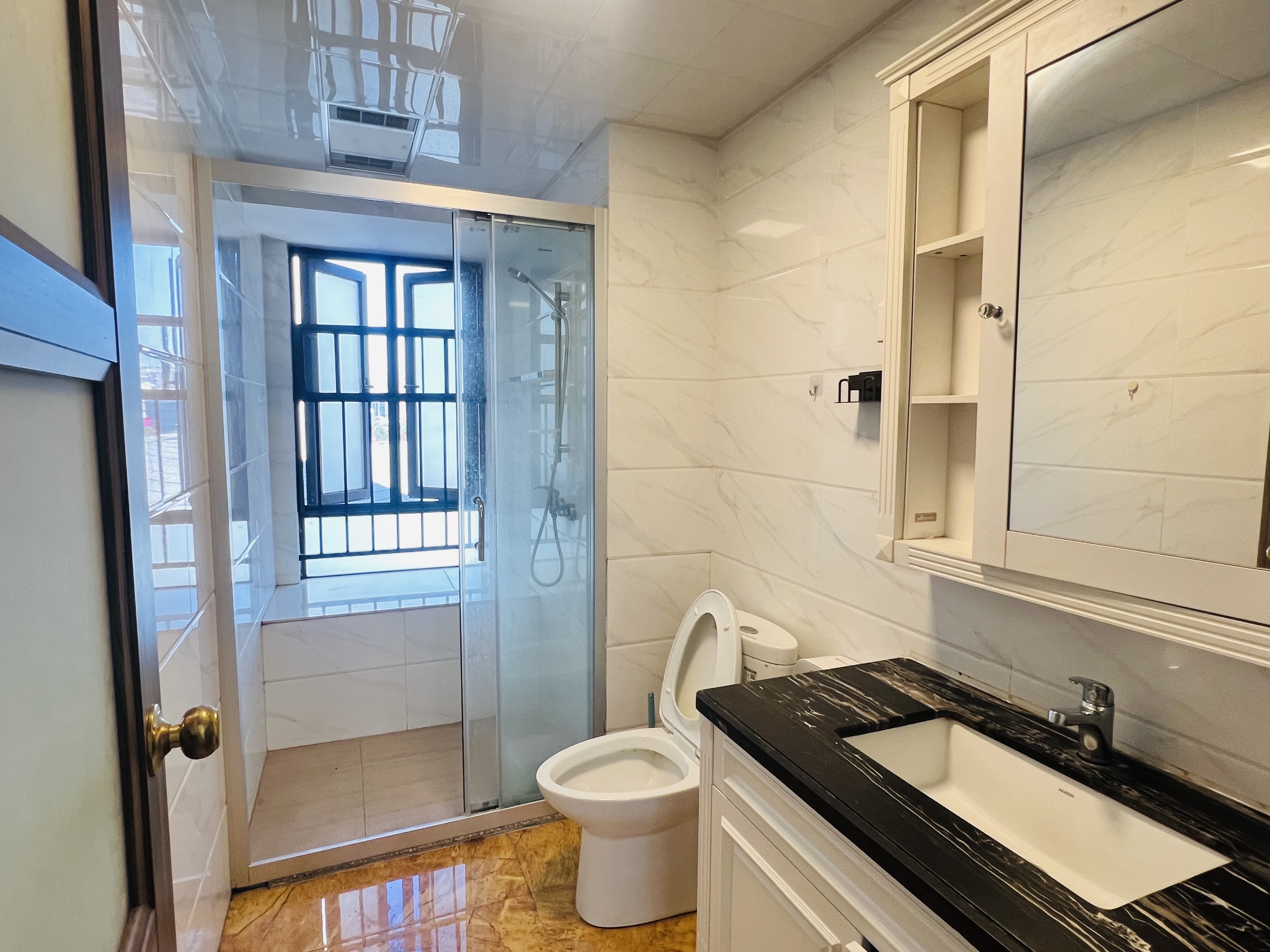 碧桂园 4室2厅2卫 2600.0元/月 碧桂园 4室2厅2卫 2600.0元/月室内图