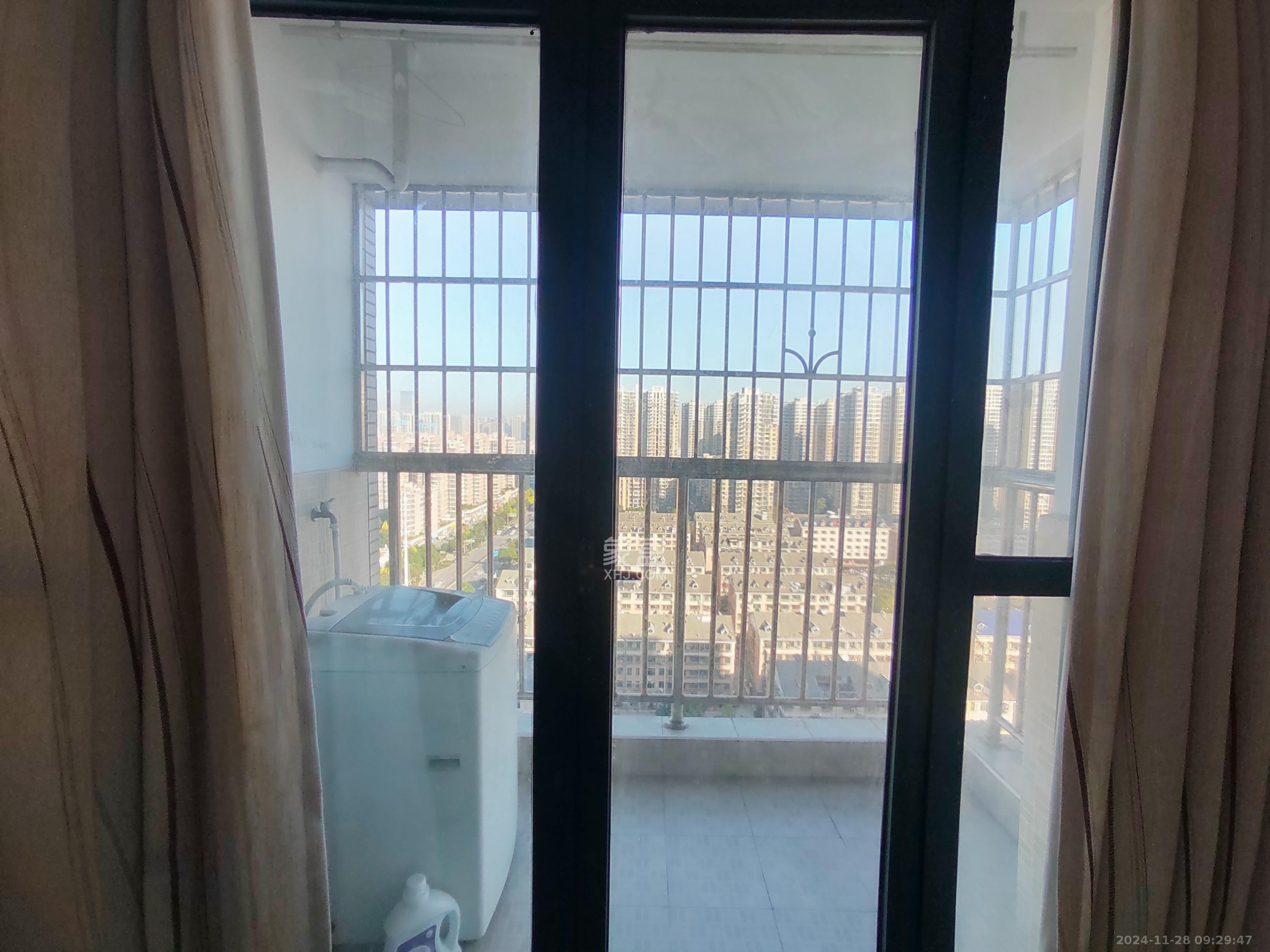 华天LOHO小镇  1室1厅1卫    1300.0元/月 华天LOHO小镇  1室1厅1卫    1300.0元/月室内图