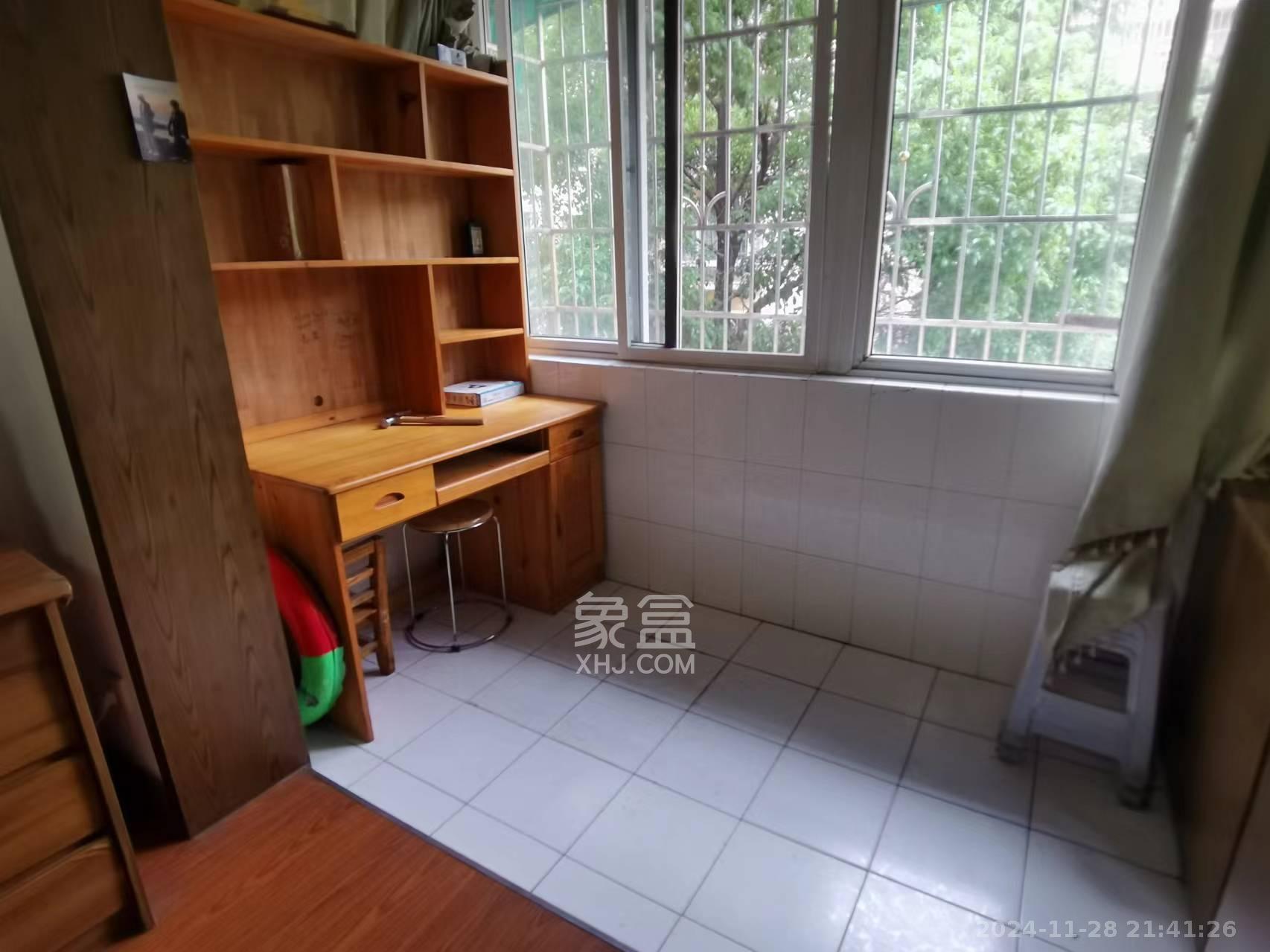 景湾小区(井湾小区) 3室2厅1卫 1800.0元/月 景湾小区(井湾小区) 3室2厅1卫 1800.0元/月室内图