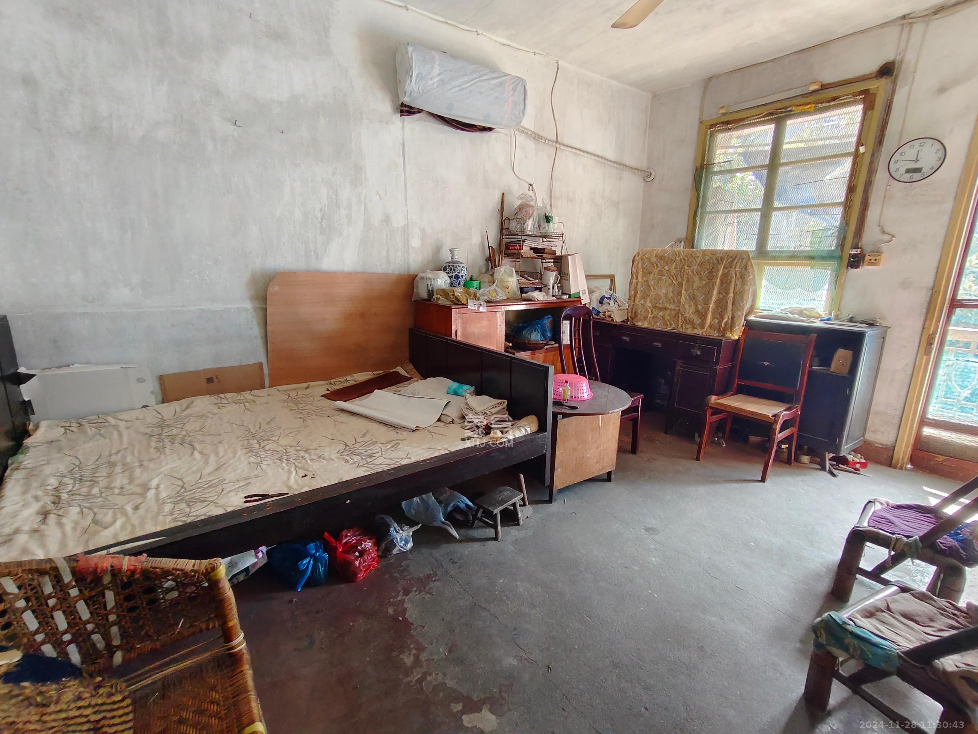 宝塔山中山百货公司宿舍 1室0厅0卫 500.0元/月 宝塔山中山百货公司宿舍 1室0厅0卫 500.0元/月室内图