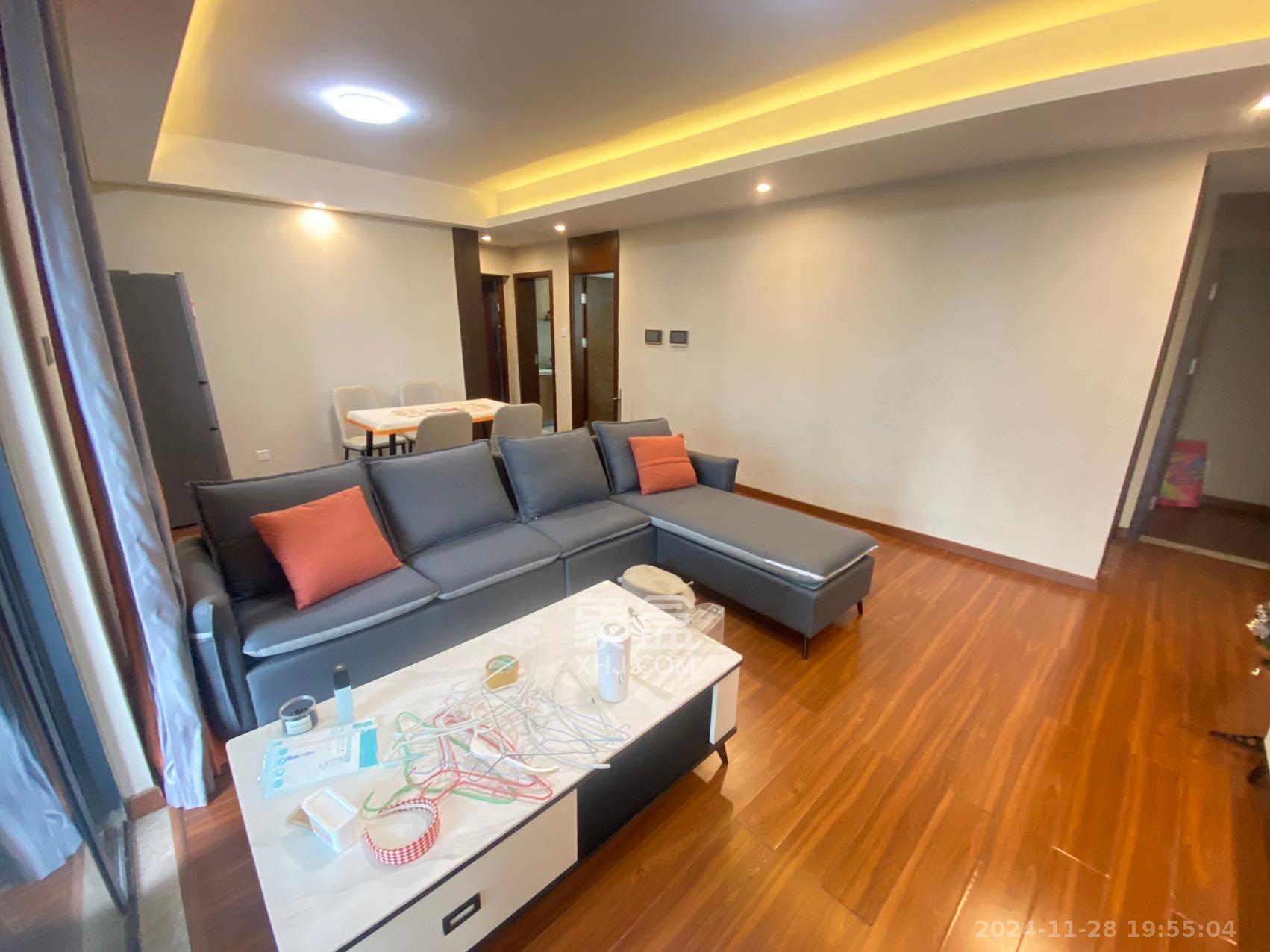 荣泰广场 3室2厅1卫 2600.0元/月 荣泰广场 3室2厅1卫 2600.0元/月室内图