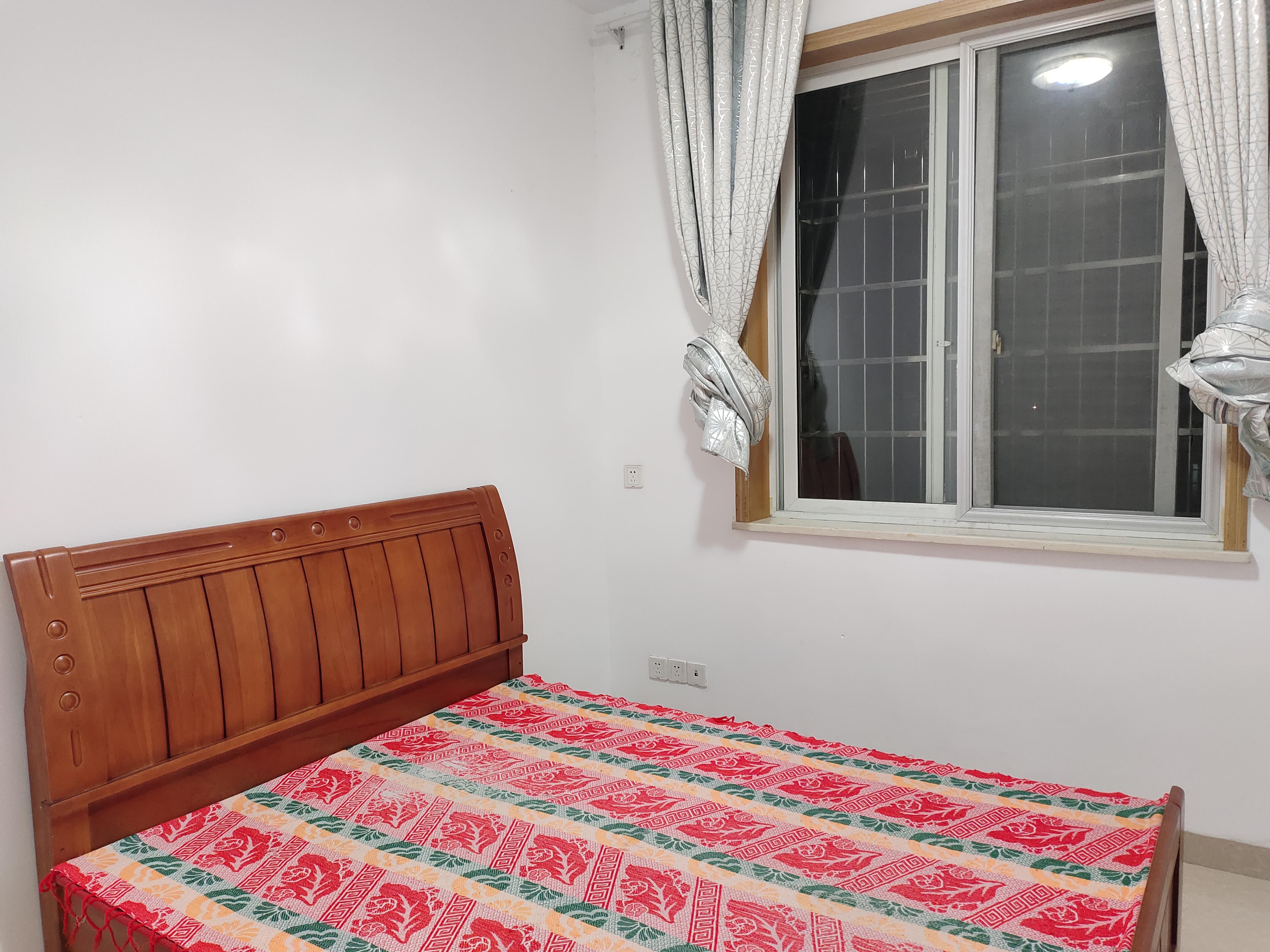 南坪安置小区南区 4室2厅2卫 1700.0元/月 南坪安置小区南区 4室2厅2卫 1700.0元/月室内图