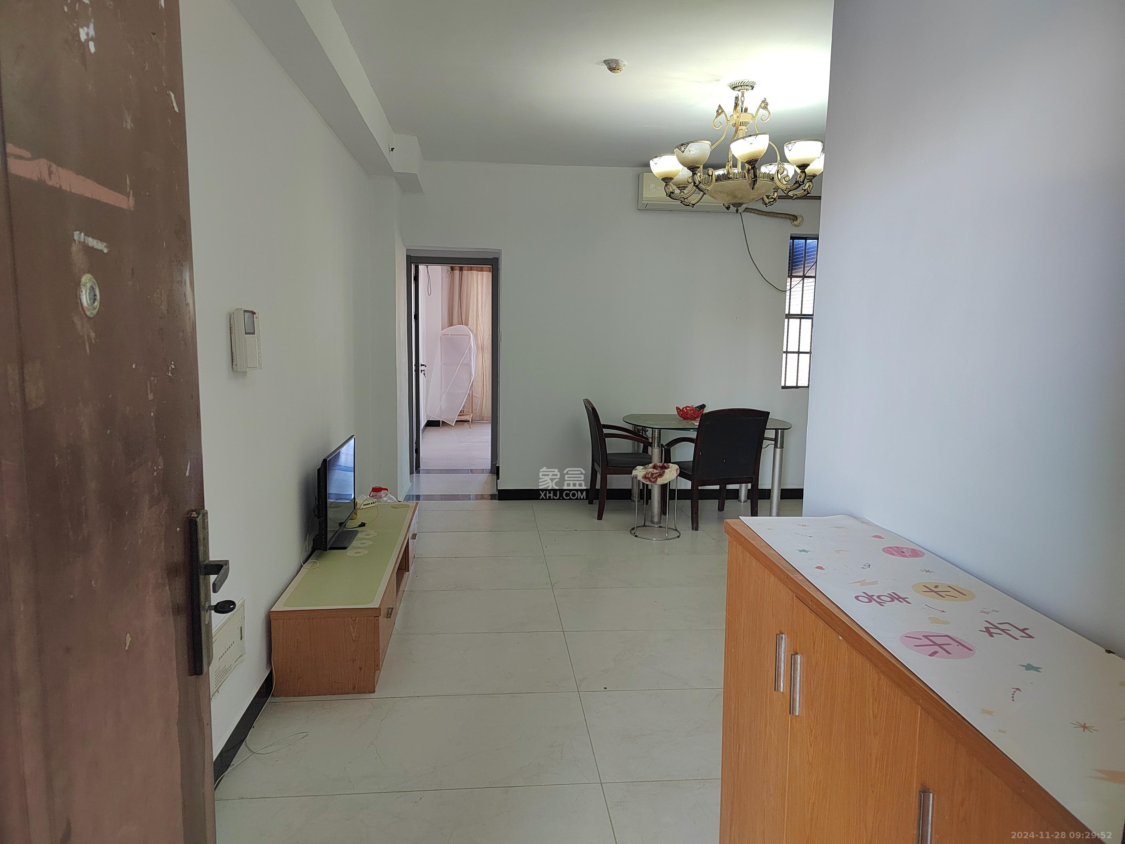 华天LOHO小镇  1室1厅1卫    1300.0元/月 华天LOHO小镇  1室1厅1卫    1300.0元/月室内图