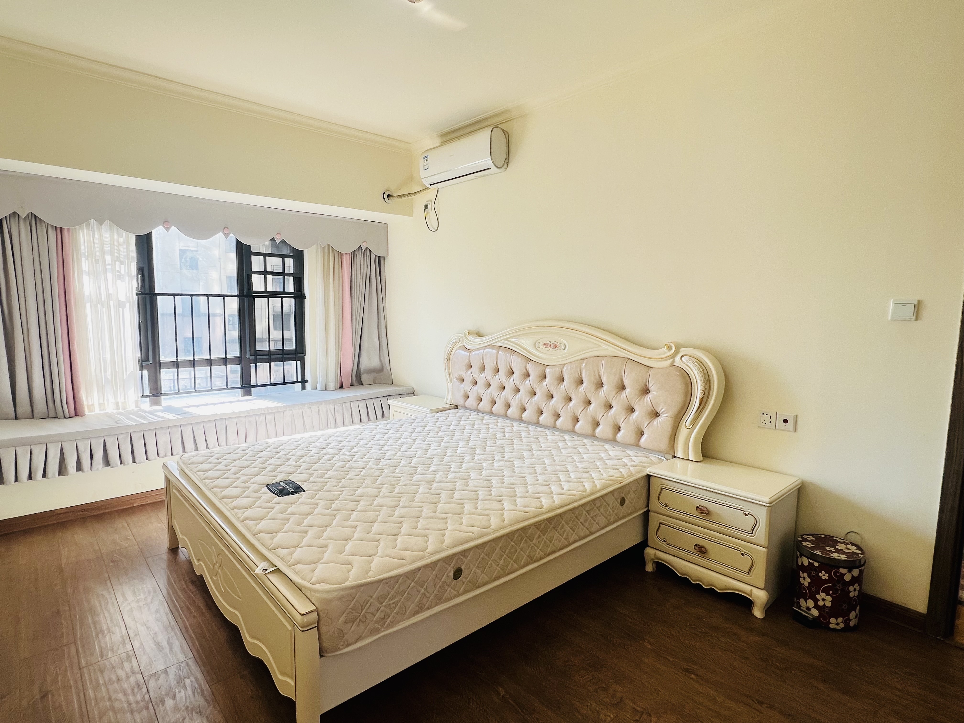 碧桂园 4室2厅2卫 2600.0元/月 碧桂园 4室2厅2卫 2600.0元/月室内图