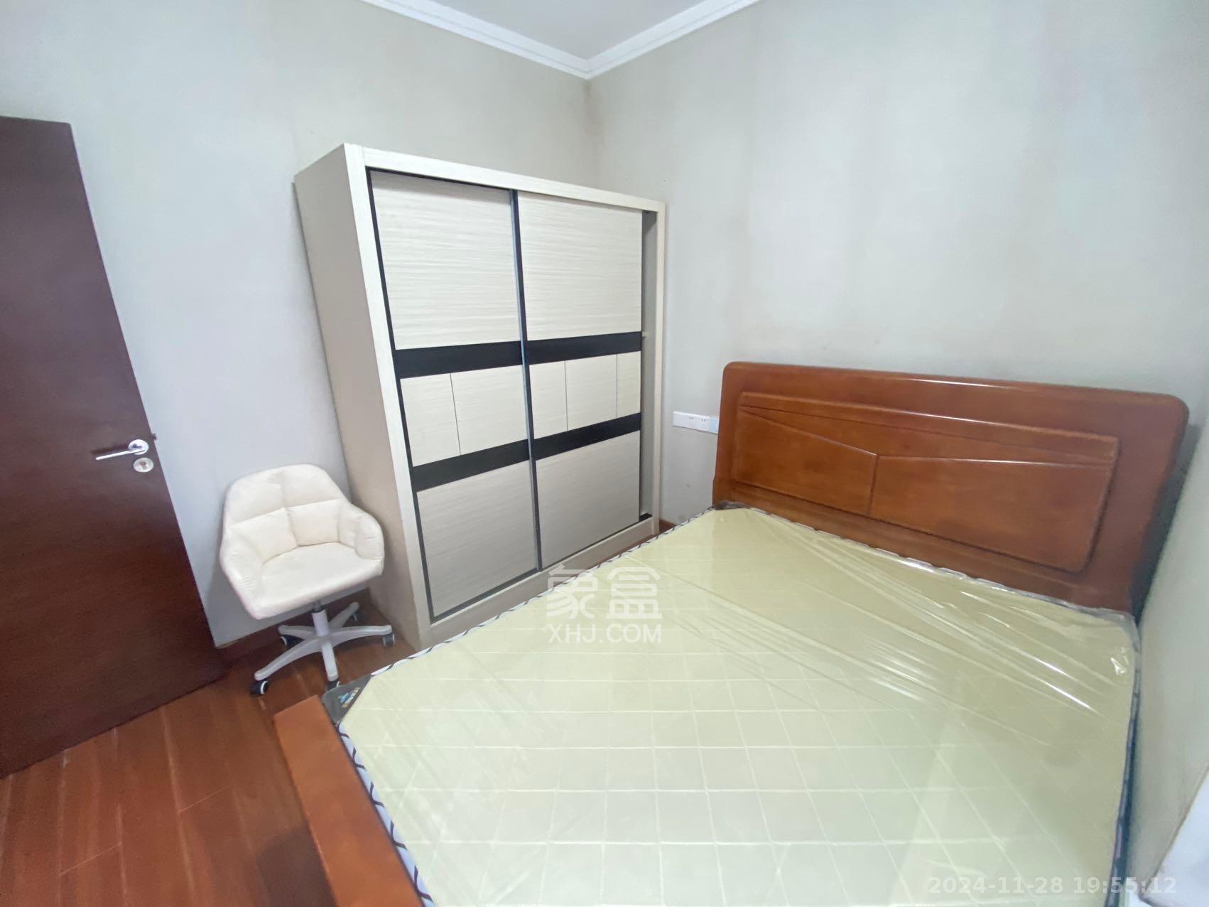 荣泰广场 3室2厅1卫 2600.0元/月 荣泰广场 3室2厅1卫 2600.0元/月室内图