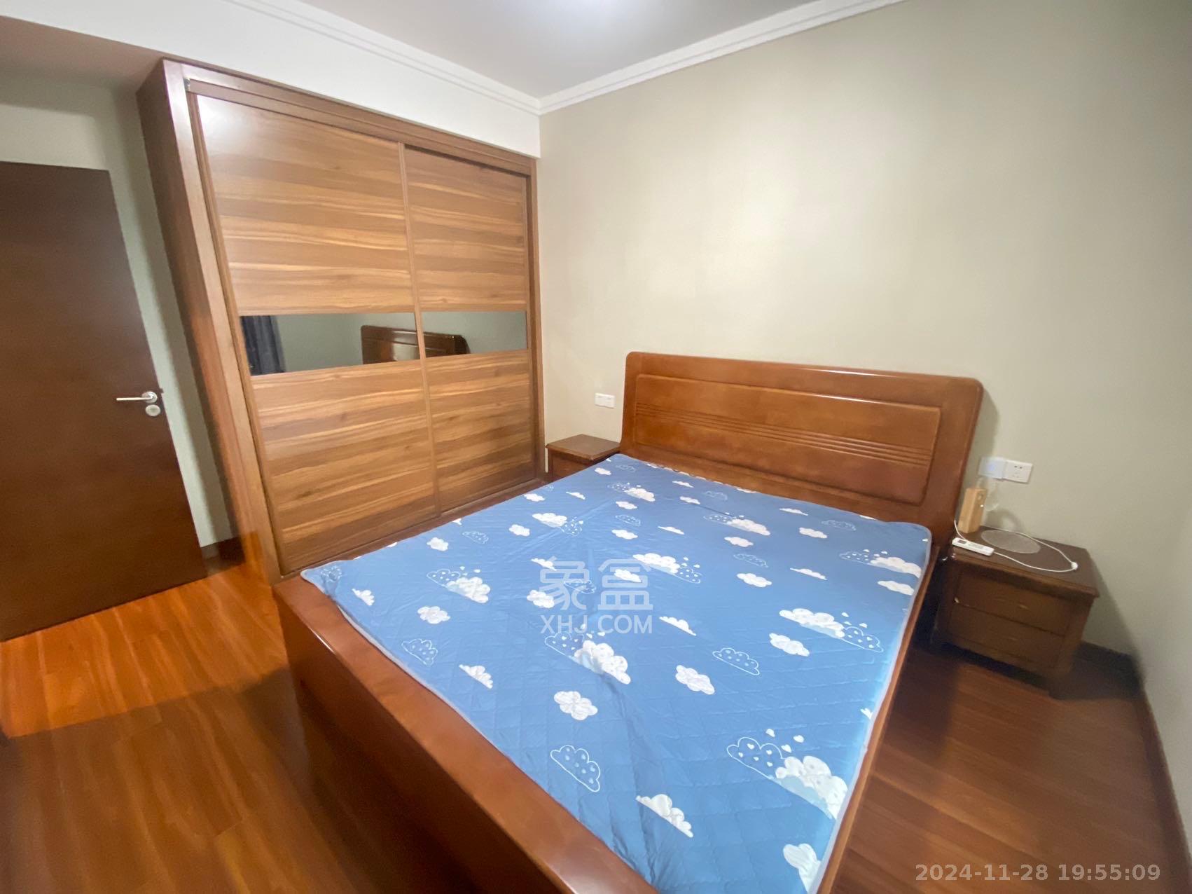 荣泰广场 3室2厅1卫 2600.0元/月 荣泰广场 3室2厅1卫 2600.0元/月室内图