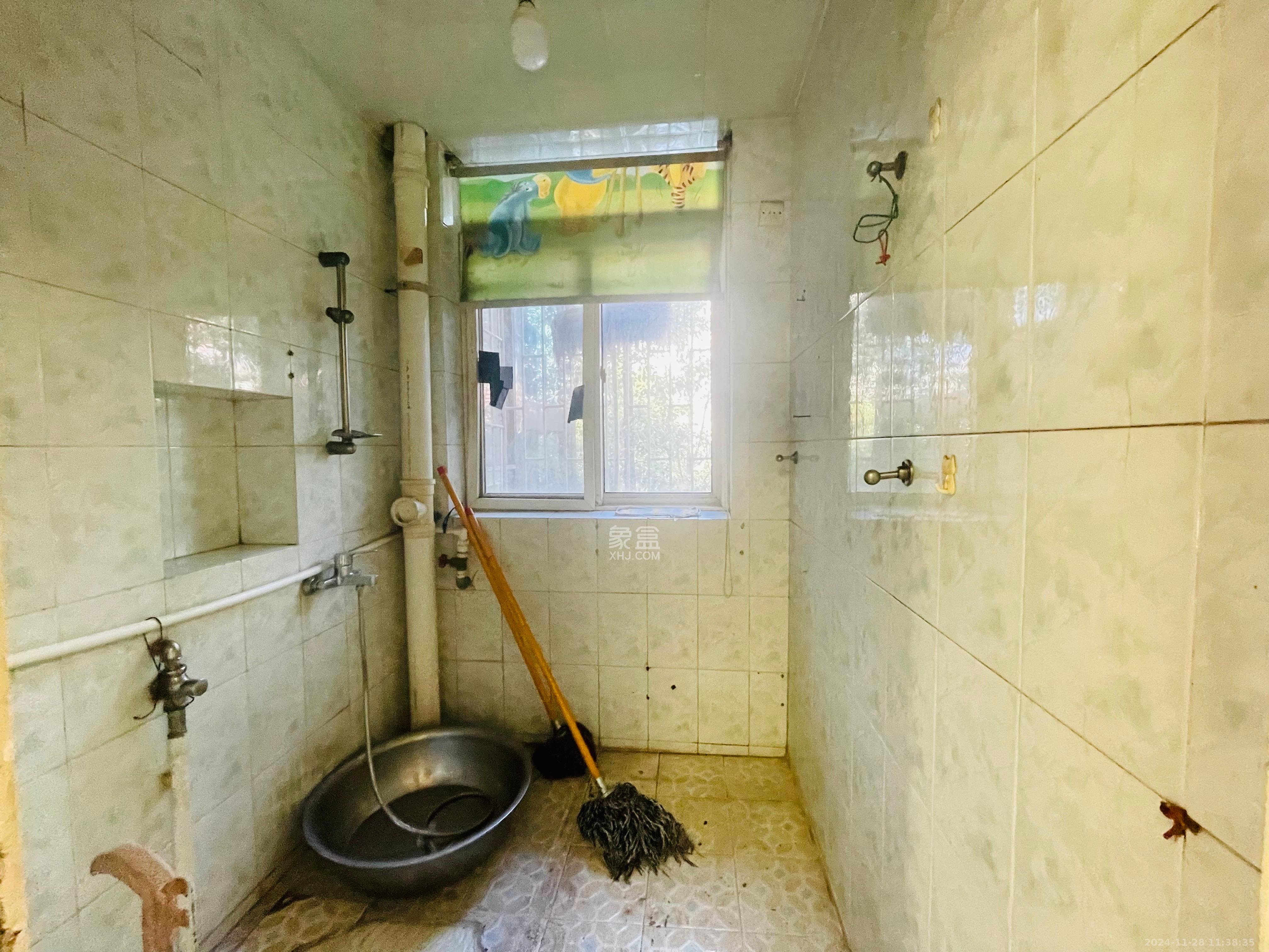 雨花亭街道办事处宿舍  3室2厅2卫    1800.0元/月 雨花亭街道办事处宿舍  3室2厅2卫    1800.0元/月室内图