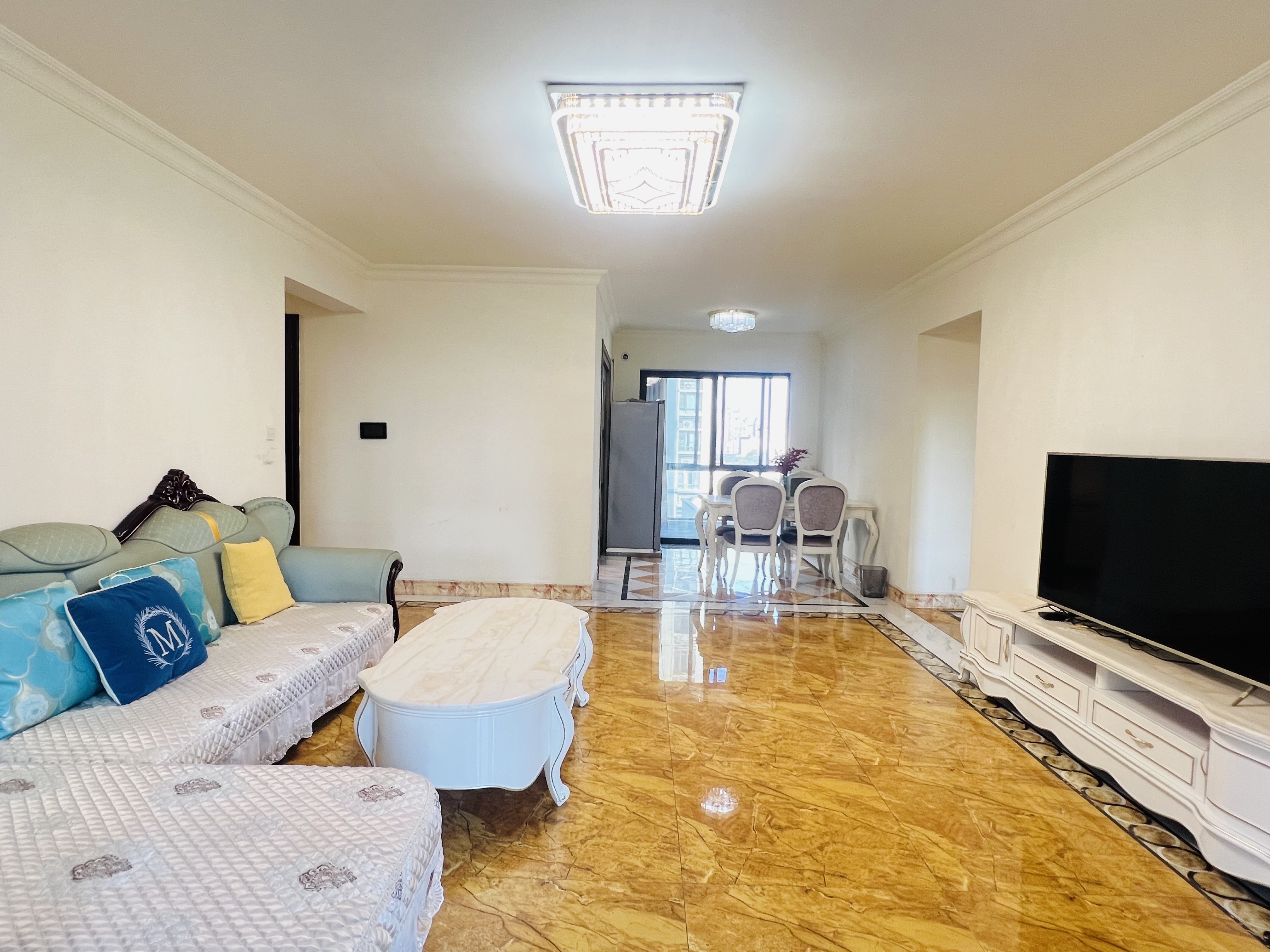 碧桂园 4室2厅2卫 2600.0元/月 碧桂园 4室2厅2卫 2600.0元/月室内图