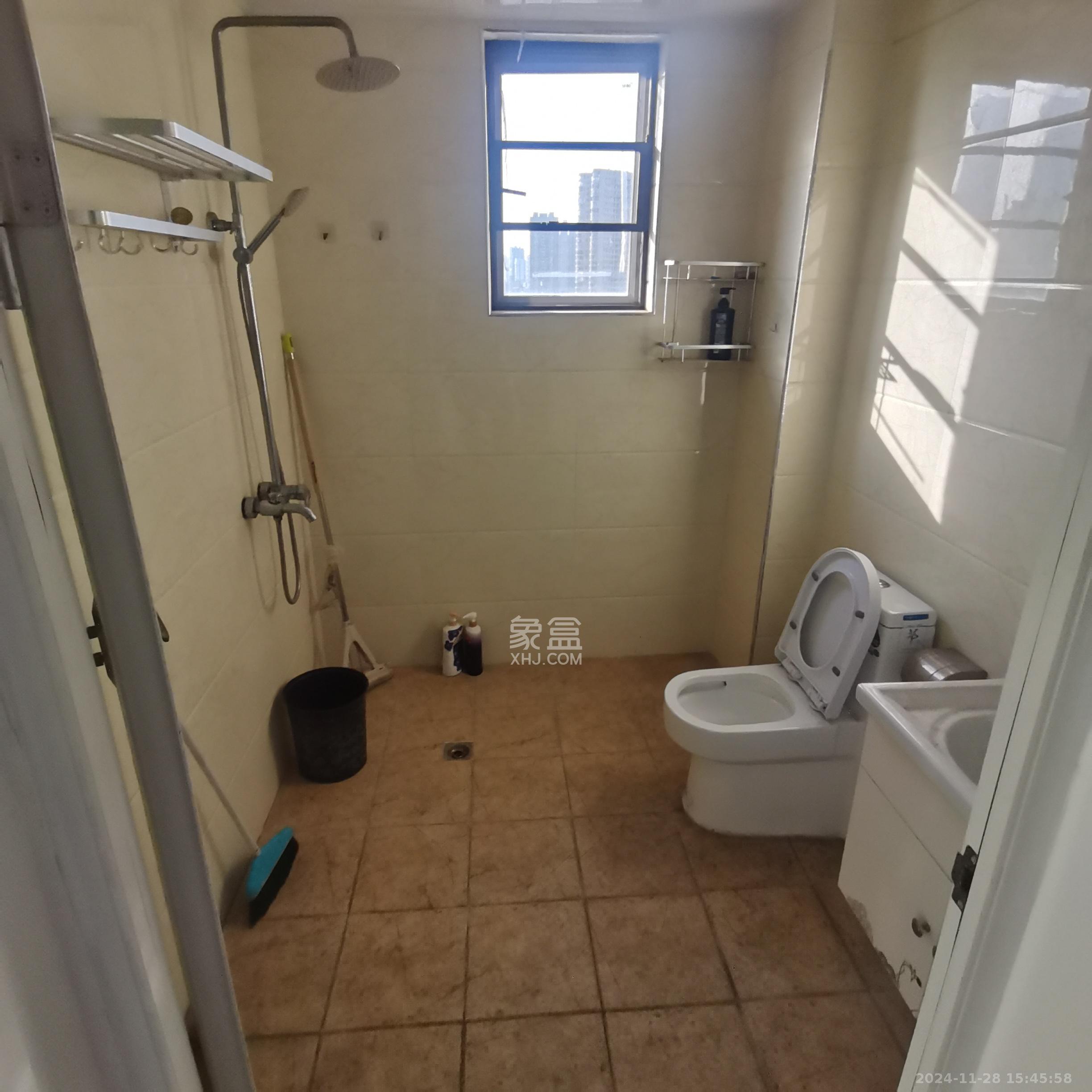 东方芙蓉 3室2厅1卫 3300.0元/月 东方芙蓉 3室2厅1卫 3300.0元/月室内图