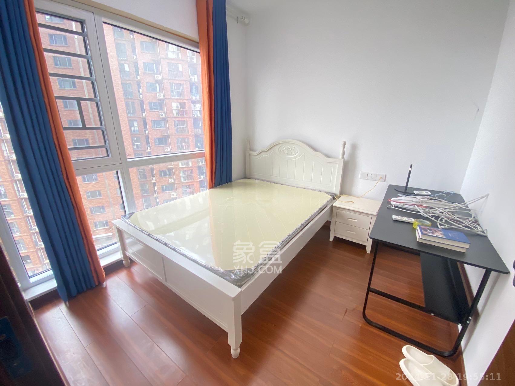 荣泰广场 3室2厅1卫 2600.0元/月 荣泰广场 3室2厅1卫 2600.0元/月室内图