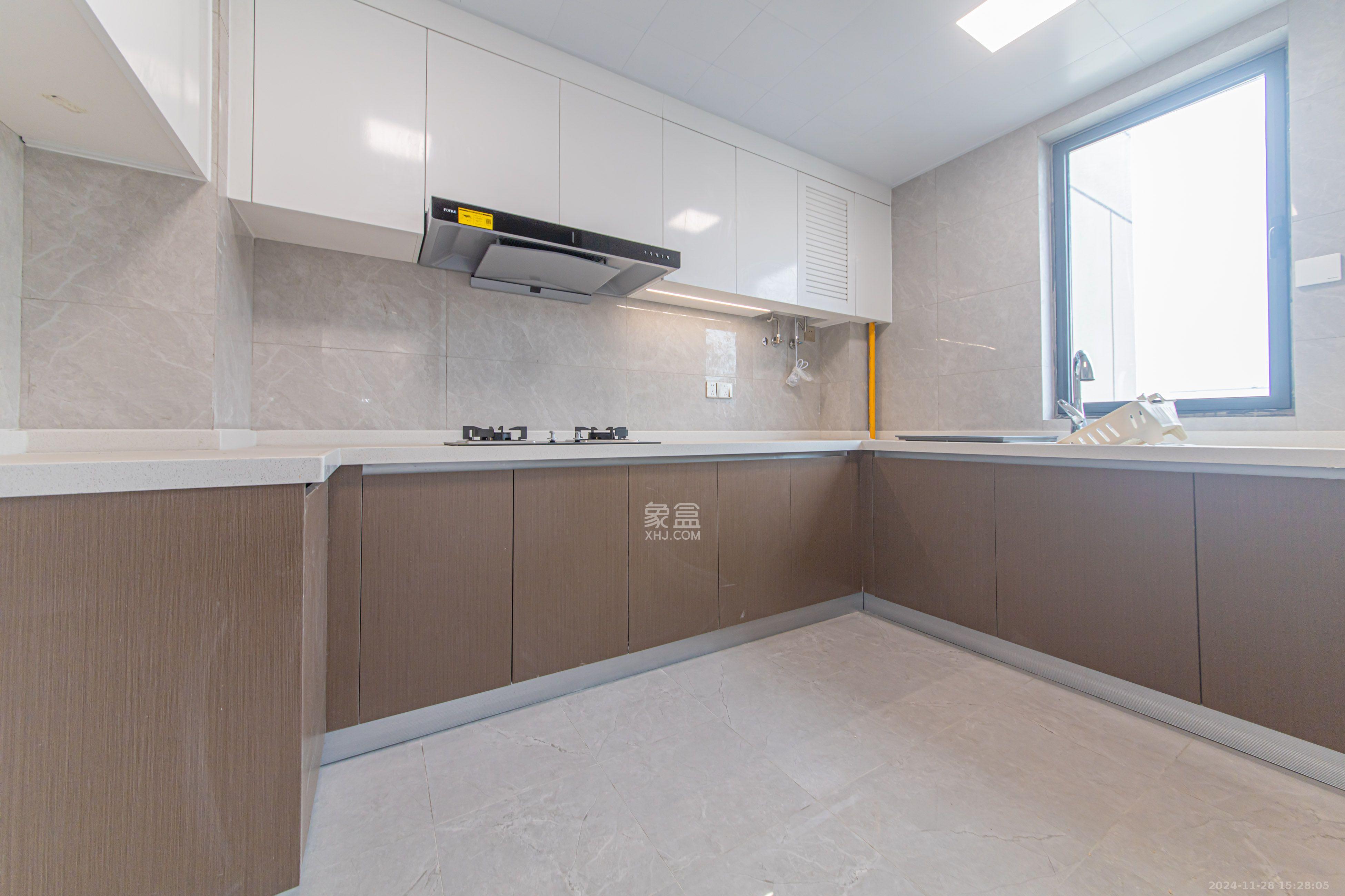 江悦和鸣 4室2厅2卫 3500.0元/月 江悦和鸣 4室2厅2卫 3500.0元/月室内图