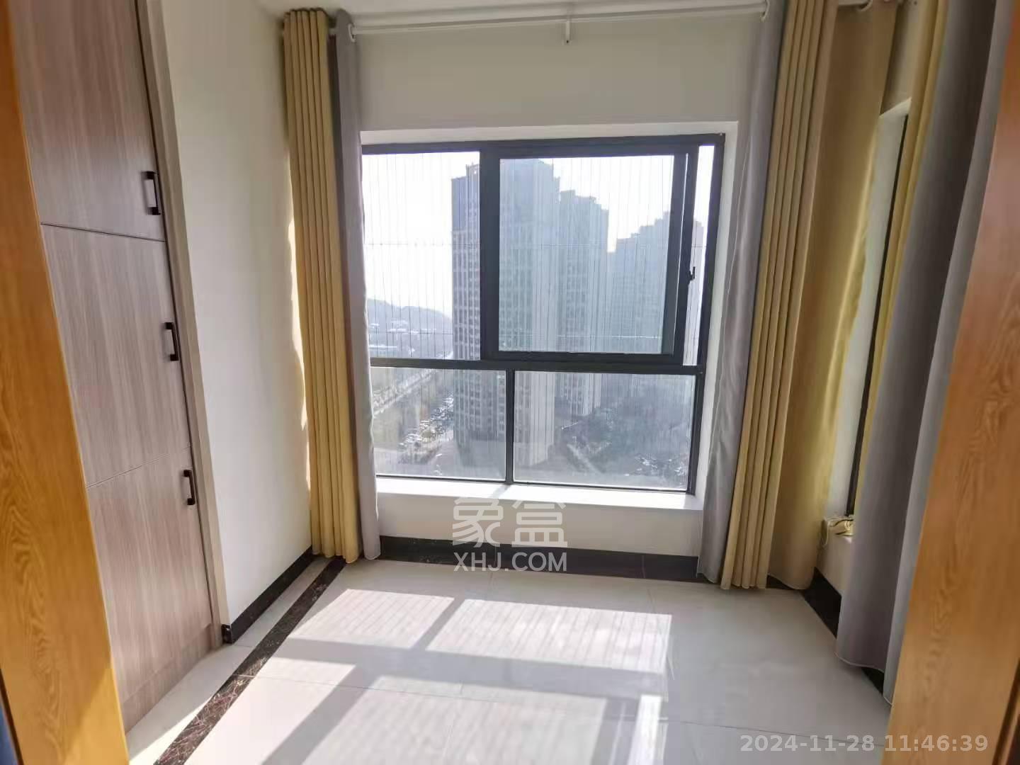 天麓尚层 3室2厅1卫 2500.0元/月