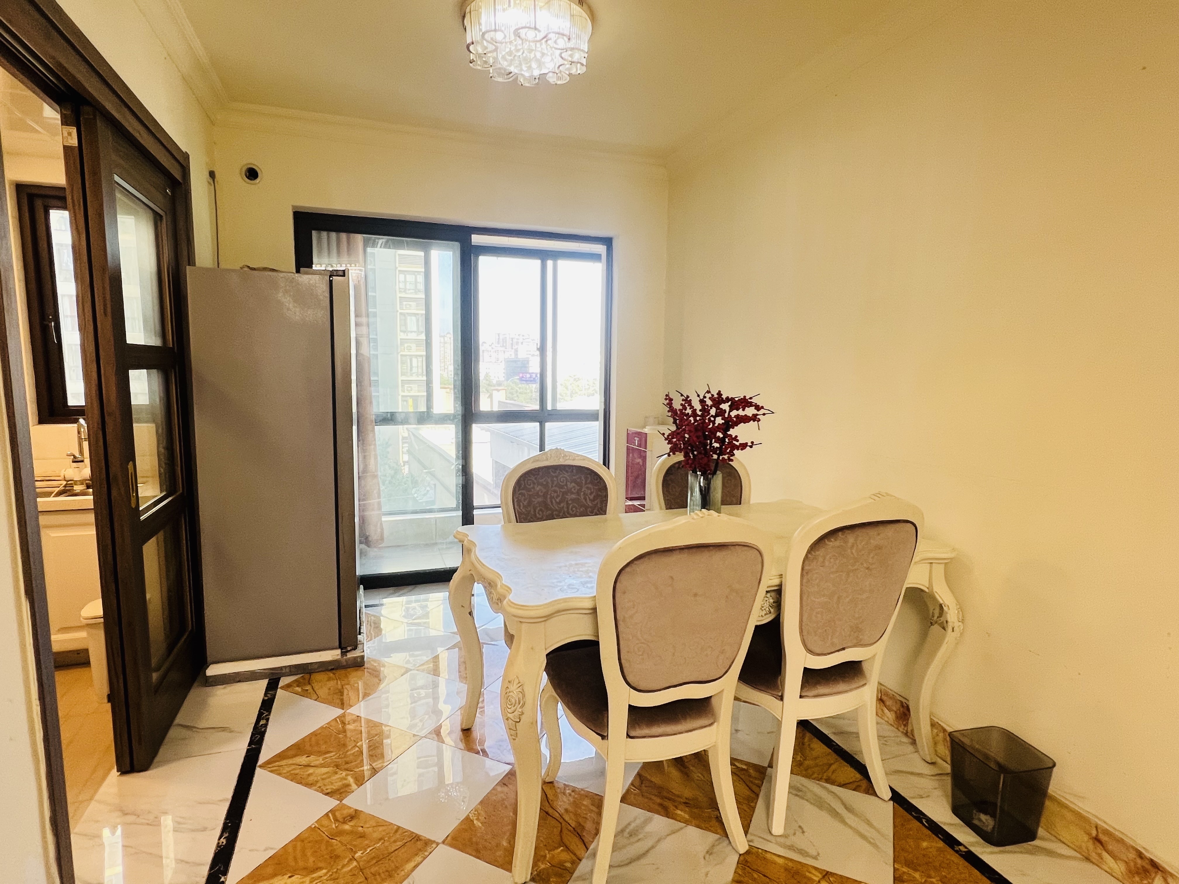 碧桂园 4室2厅2卫 2600.0元/月 碧桂园 4室2厅2卫 2600.0元/月室内图