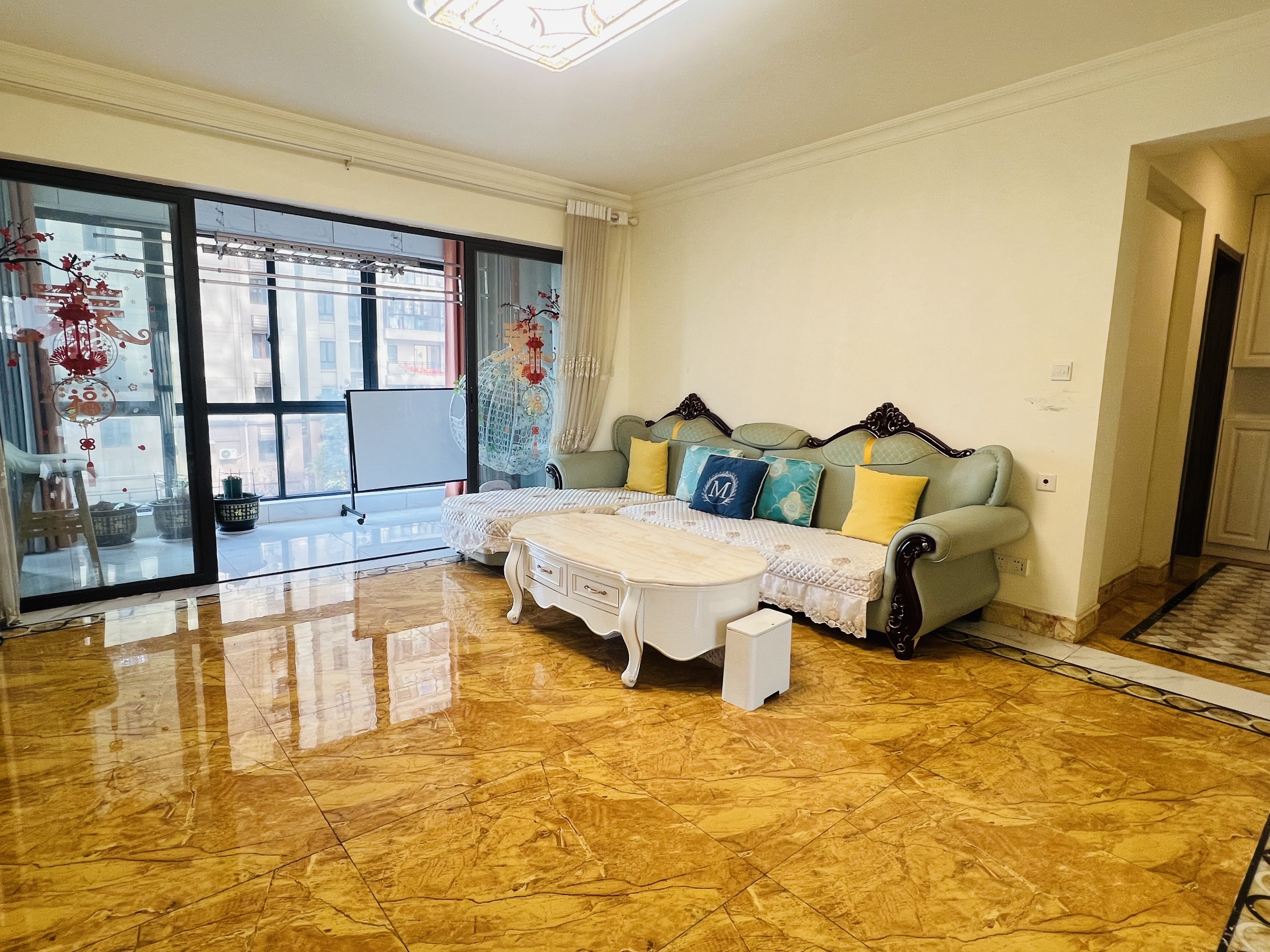 碧桂园 4室2厅2卫 2600.0元/月 碧桂园 4室2厅2卫 2600.0元/月室内图