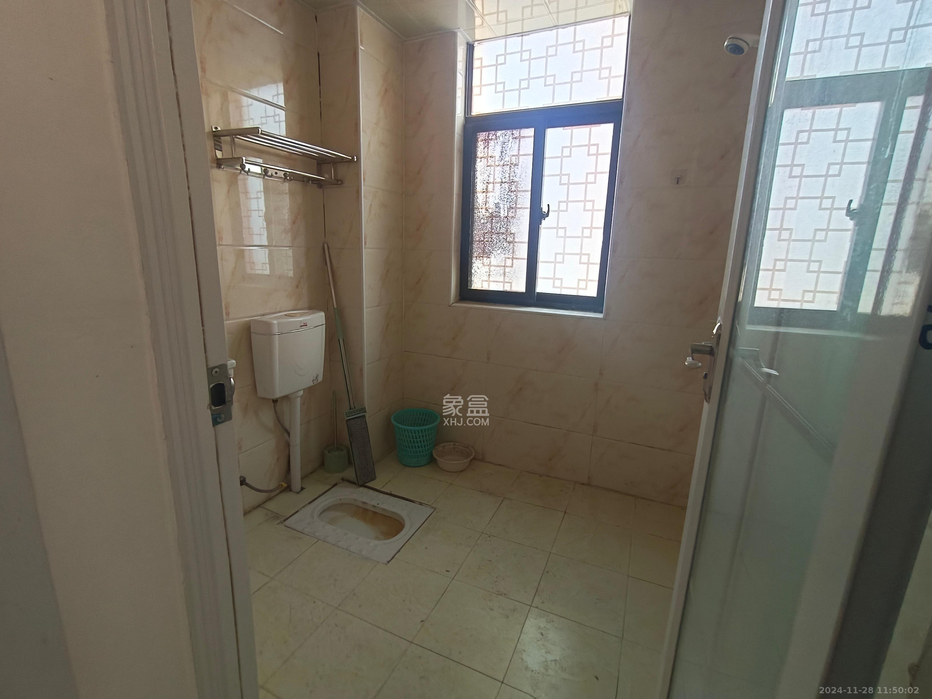 德润小区(丰升德润小区) 2室2厅1卫 2500.0元/月 德润小区(丰升德润小区) 2室2厅1卫 2500.0元/月室内图