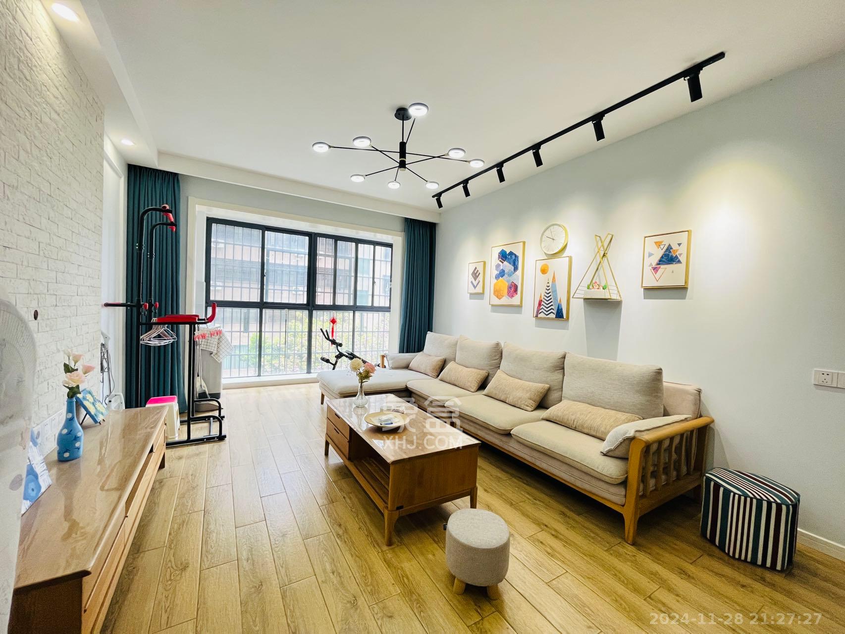 恒泰广场 2室2厅1卫 2500.0元/月 恒泰广场 2室2厅1卫 2500.0元/月室内图