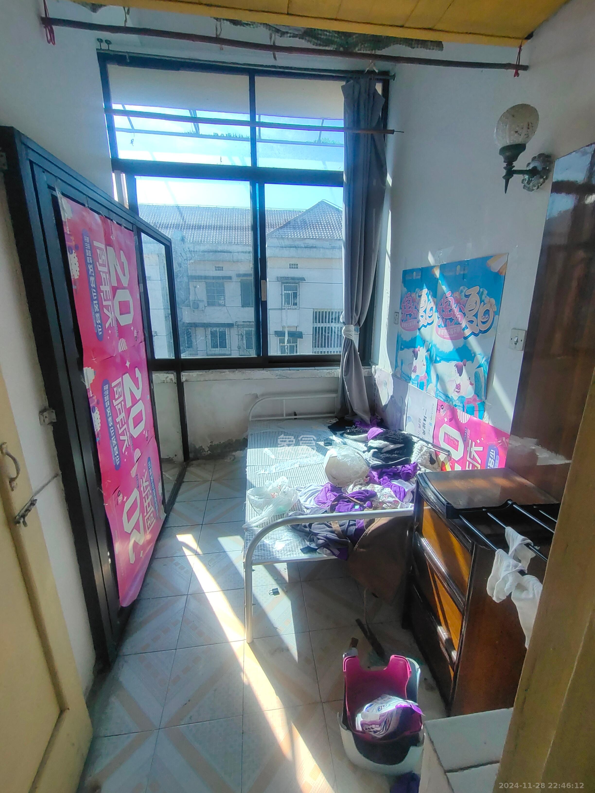 砂子塘社区 1室1厅1卫 1300.0元/月 砂子塘社区 1室1厅1卫 1300.0元/月室内图