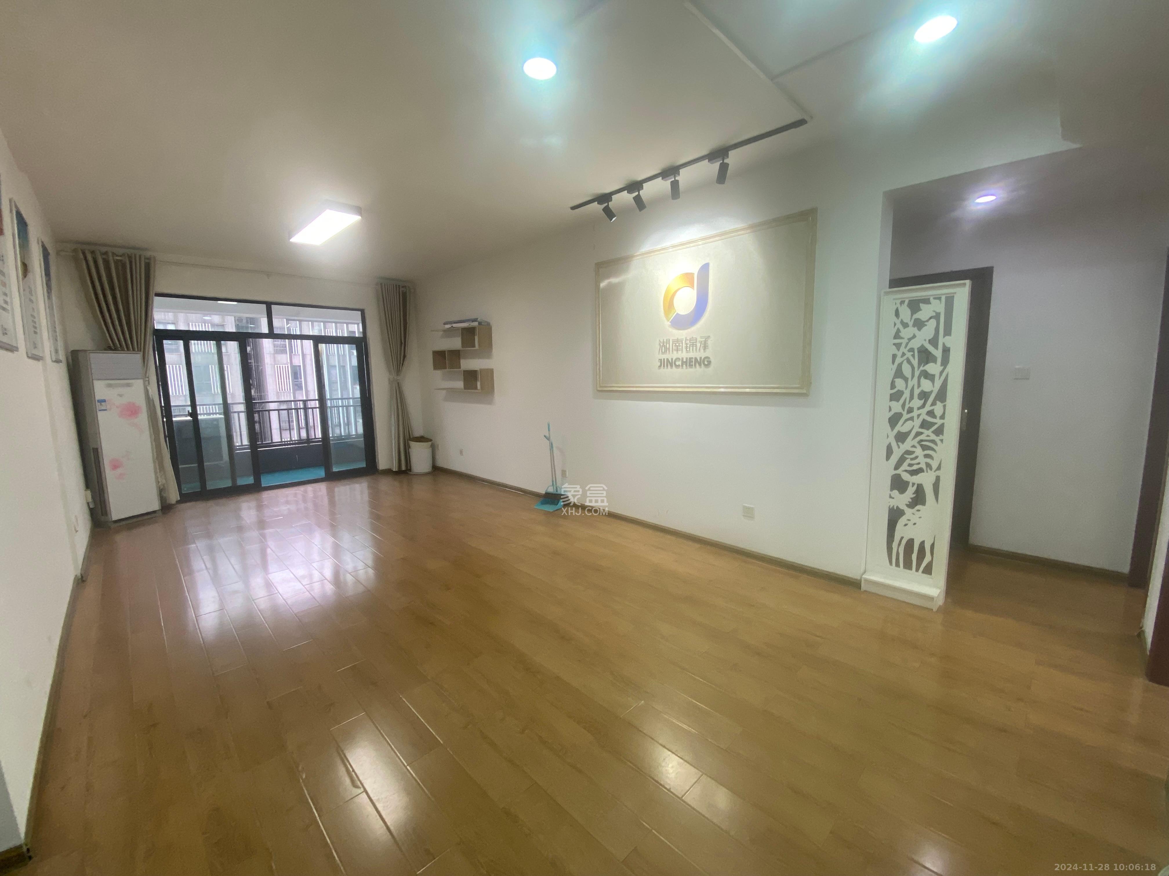 长大彩虹都  3室2厅2卫    2400.0元/月 长大彩虹都  3室2厅2卫    2400.0元/月