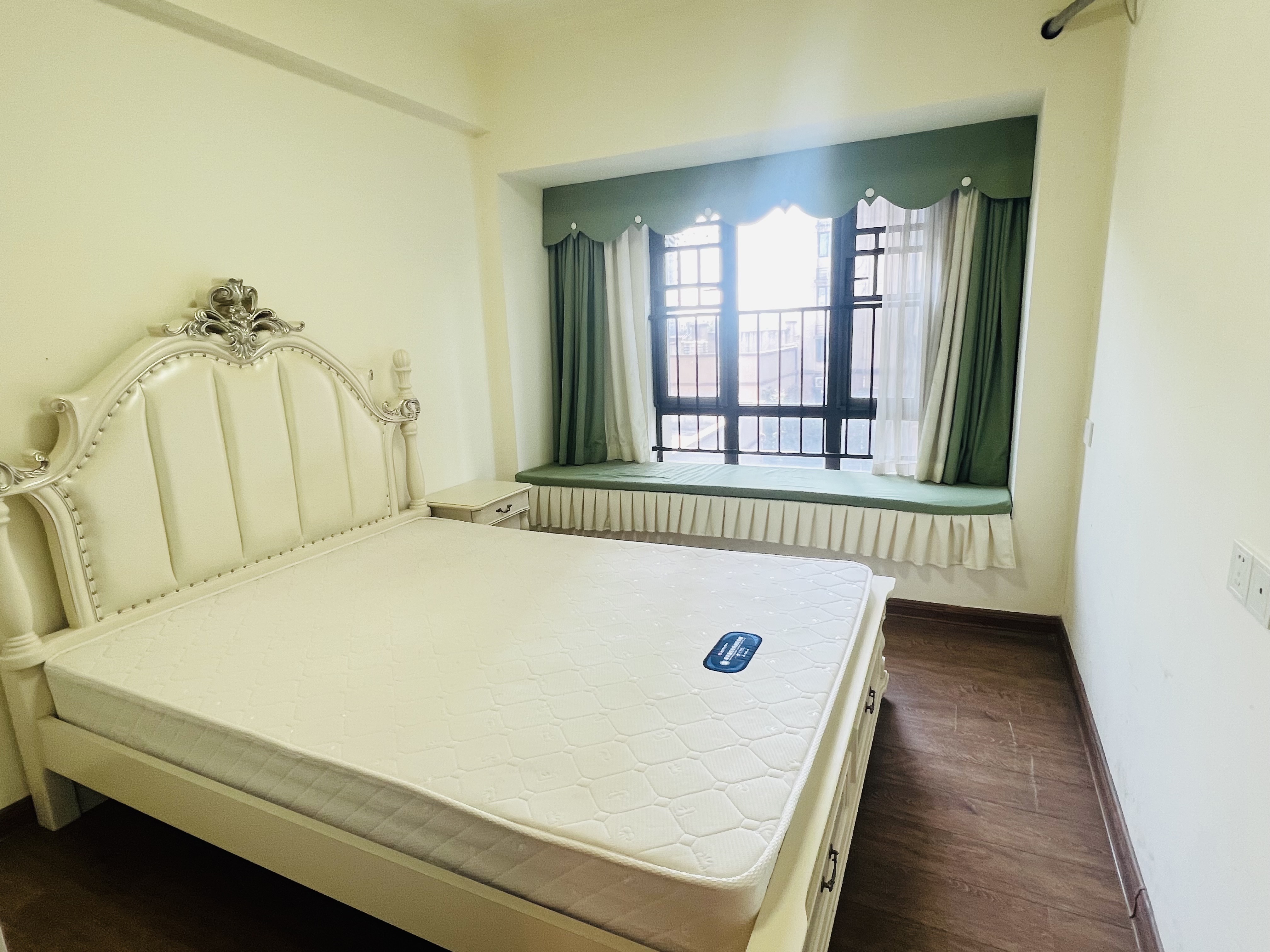 碧桂园 4室2厅2卫 2600.0元/月 碧桂园 4室2厅2卫 2600.0元/月室内图