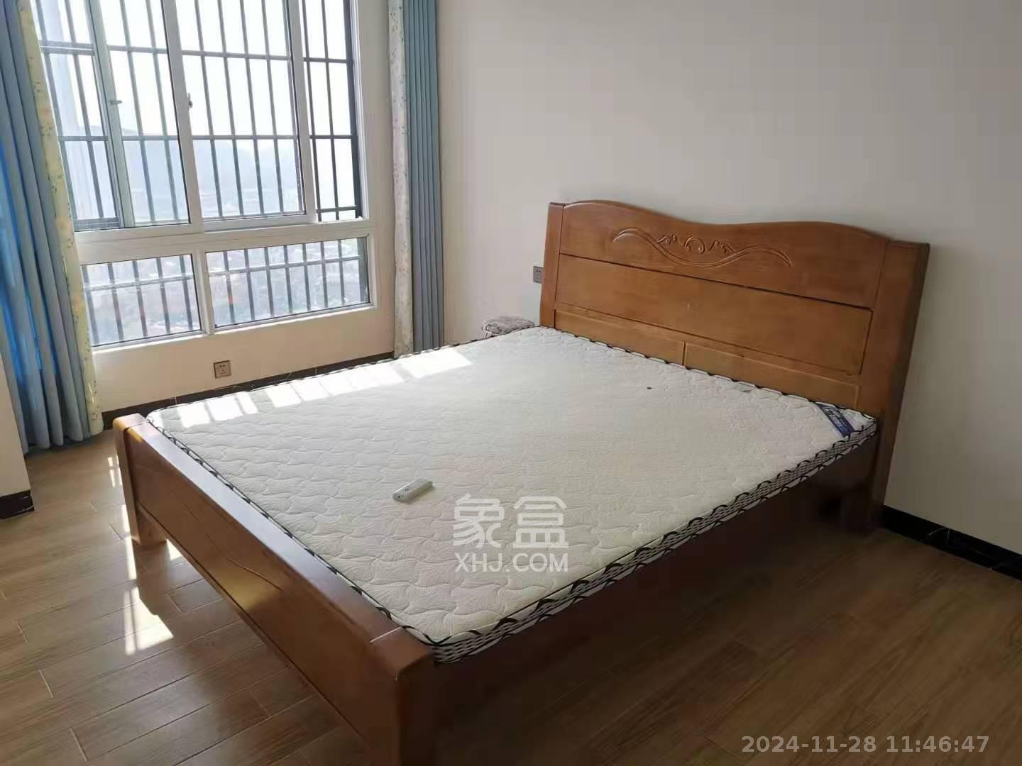 天麓尚层  3室2厅1卫    2500.0元/月室内图