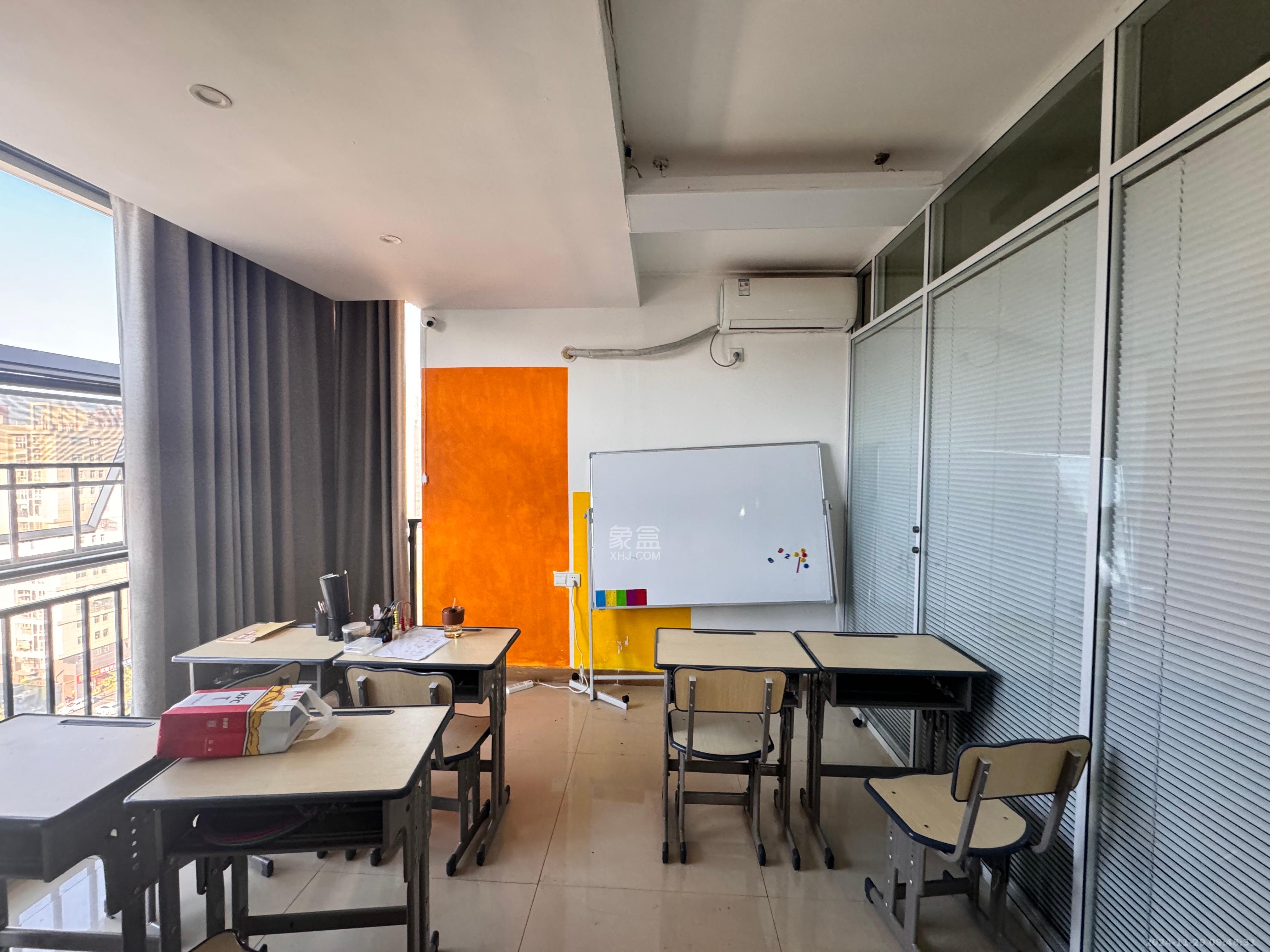 恒泰广场 1室1厅1卫 5500.0元/月 恒泰广场 1室1厅1卫 5500.0元/月室内图