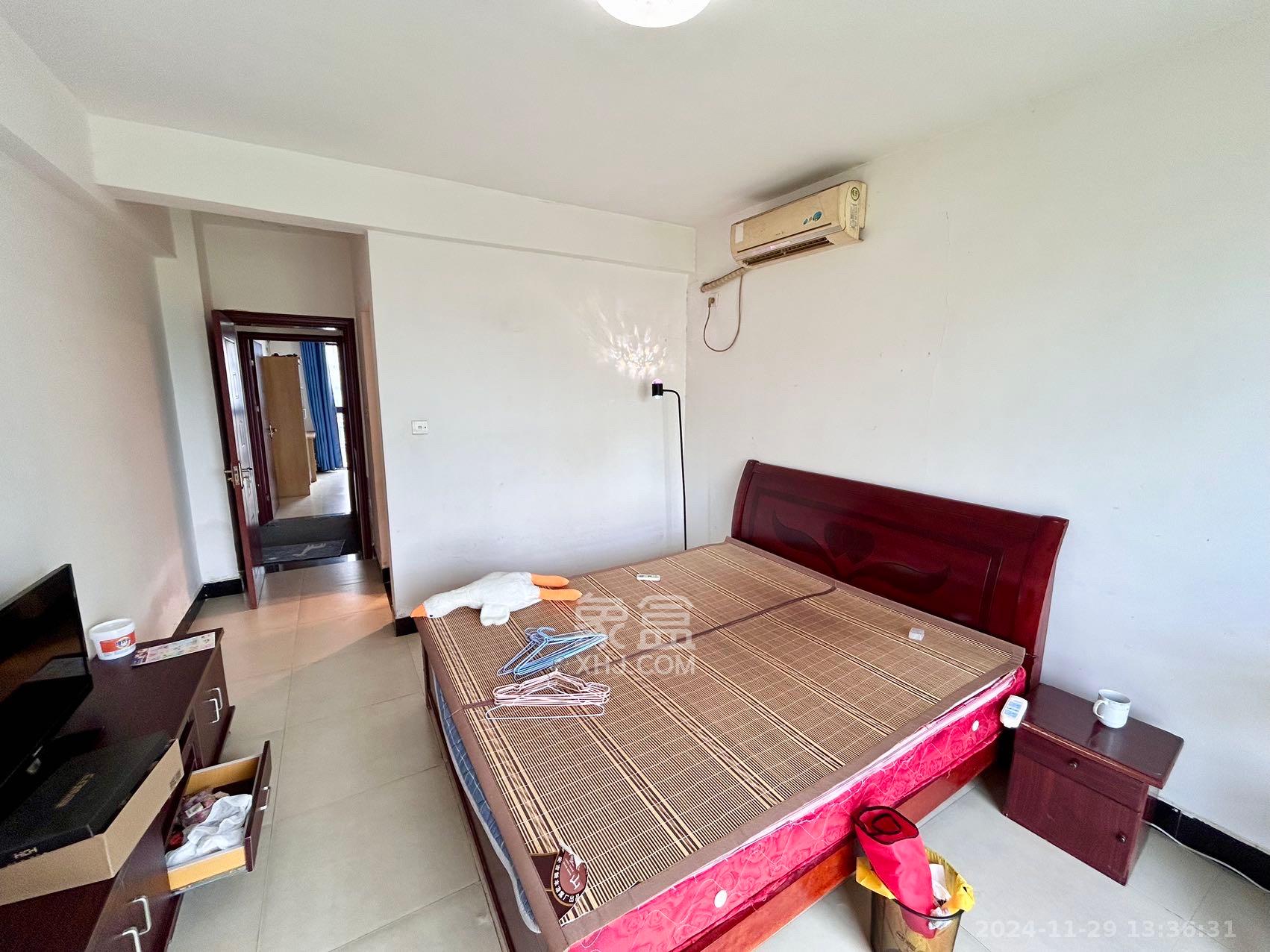 优山美地  4室2厅2卫   2500.00元/月室内图
