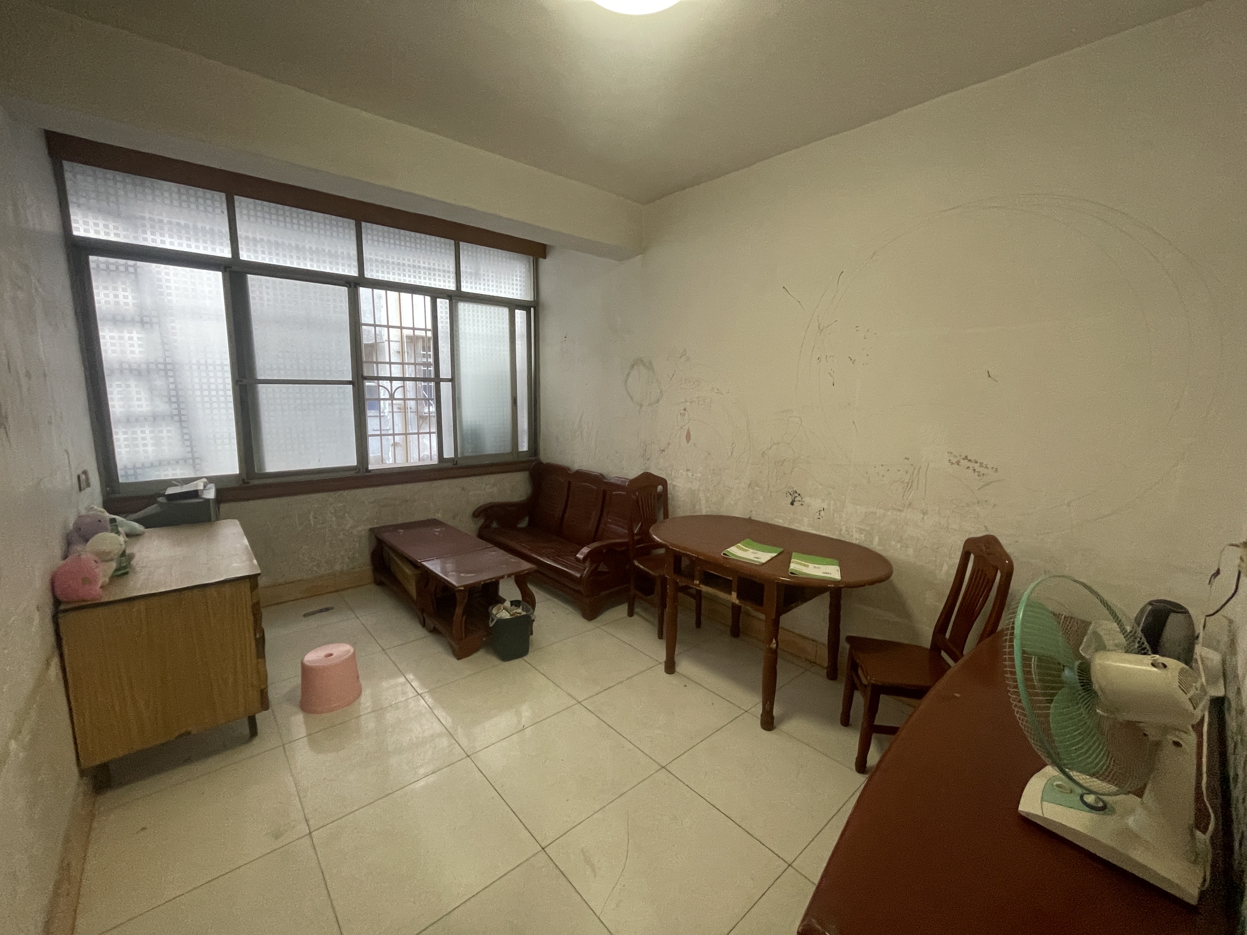 银桥小区  2室2厅1卫    22.0万 银桥小区  2室2厅1卫    22.0万客厅