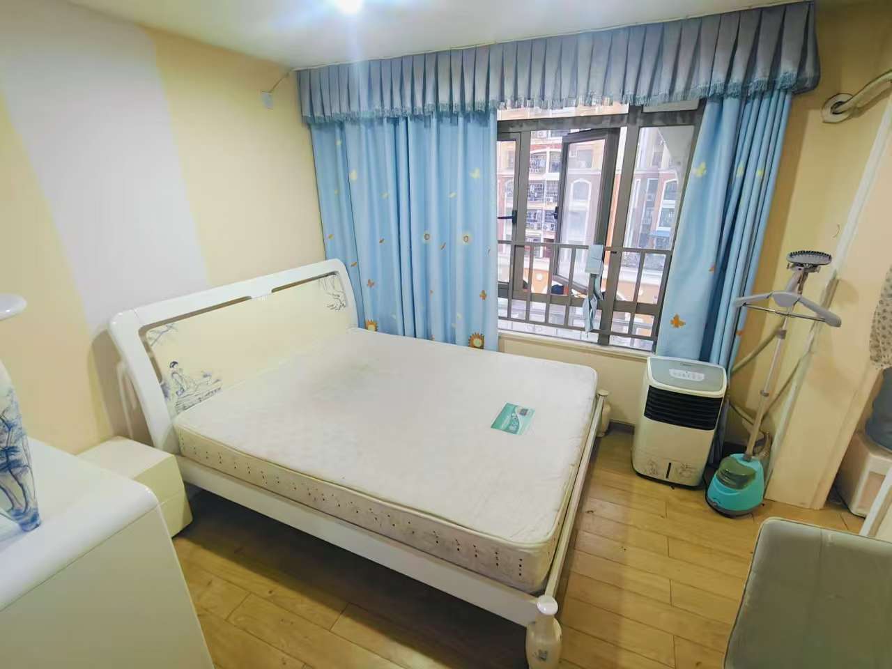 米兰春天  1室1厅1卫    1300.0元/月 米兰春天  1室1厅1卫    1300.0元/月