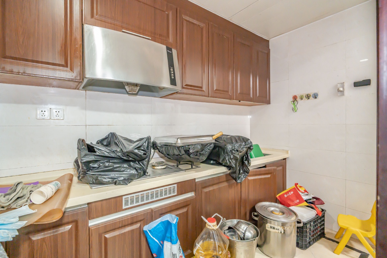 中海国际一期 3室2厅1卫 2000.0元/月 中海国际一期 3室2厅1卫 2000.0元/月室内图