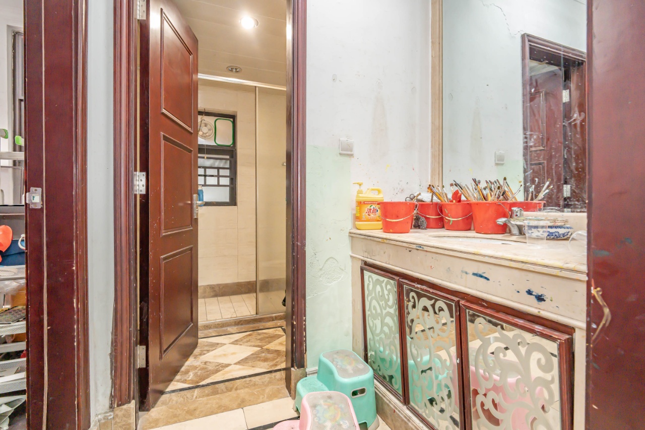 中海国际一期 3室2厅1卫 2000.0元/月 中海国际一期 3室2厅1卫 2000.0元/月室内图