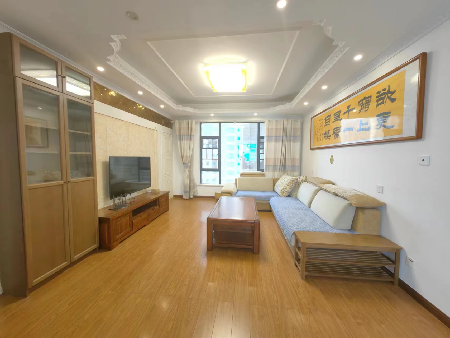 天元涉外景园C区 3室2厅2卫 2700.0元/月 天元涉外景园C区 3室2厅2卫 2700.0元/月室内图