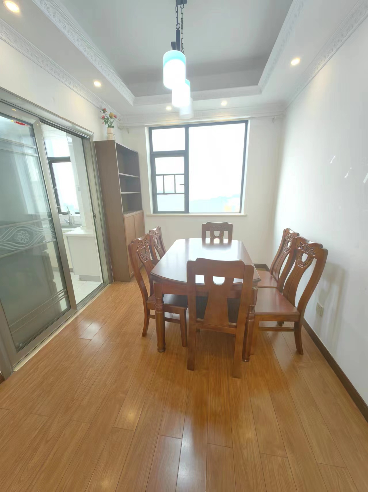 天元涉外景园C区 3室2厅2卫 2700.0元/月 天元涉外景园C区 3室2厅2卫 2700.0元/月室内图