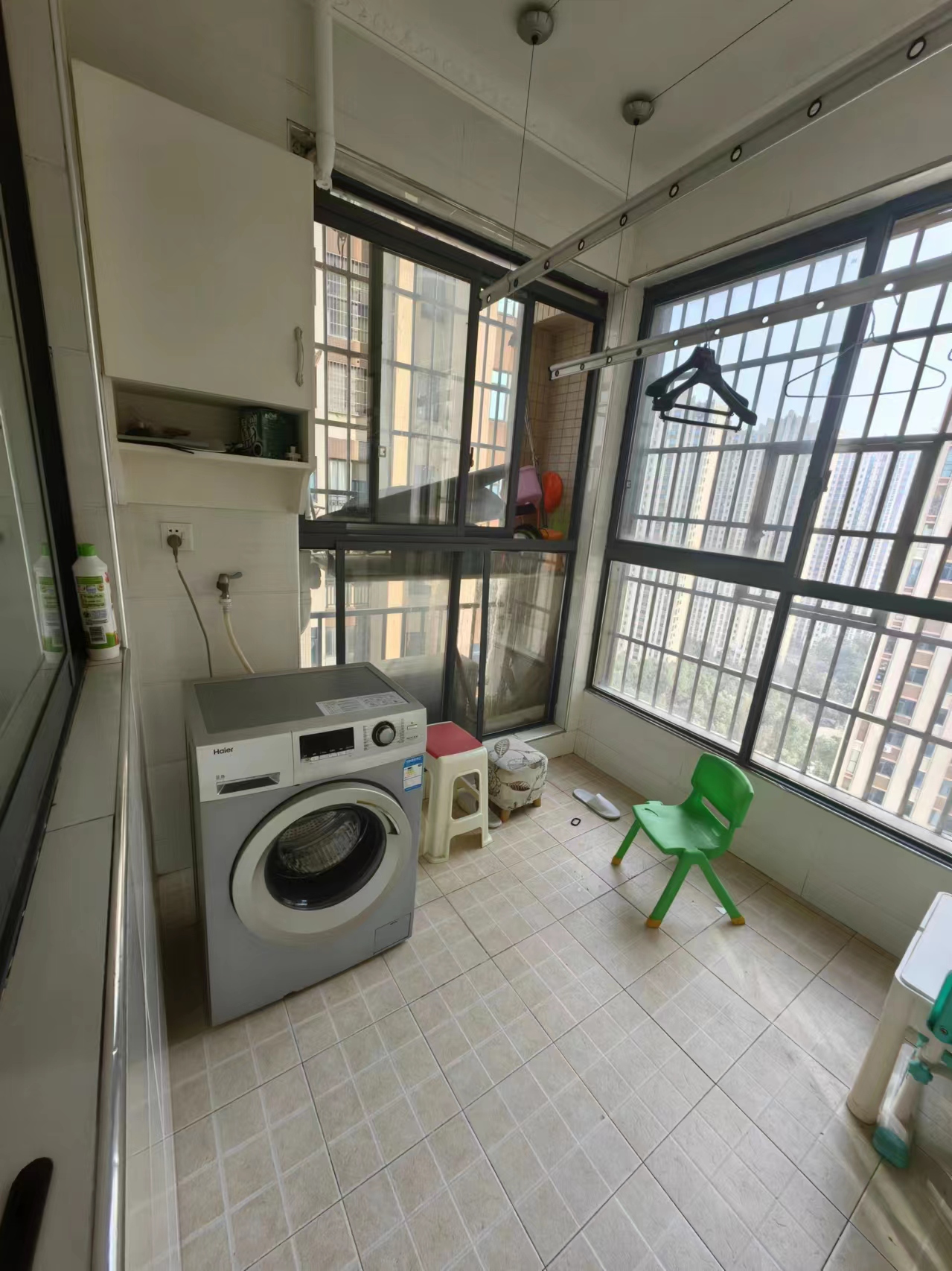 天元涉外景园C区 3室2厅2卫 2700.0元/月 天元涉外景园C区 3室2厅2卫 2700.0元/月室内图