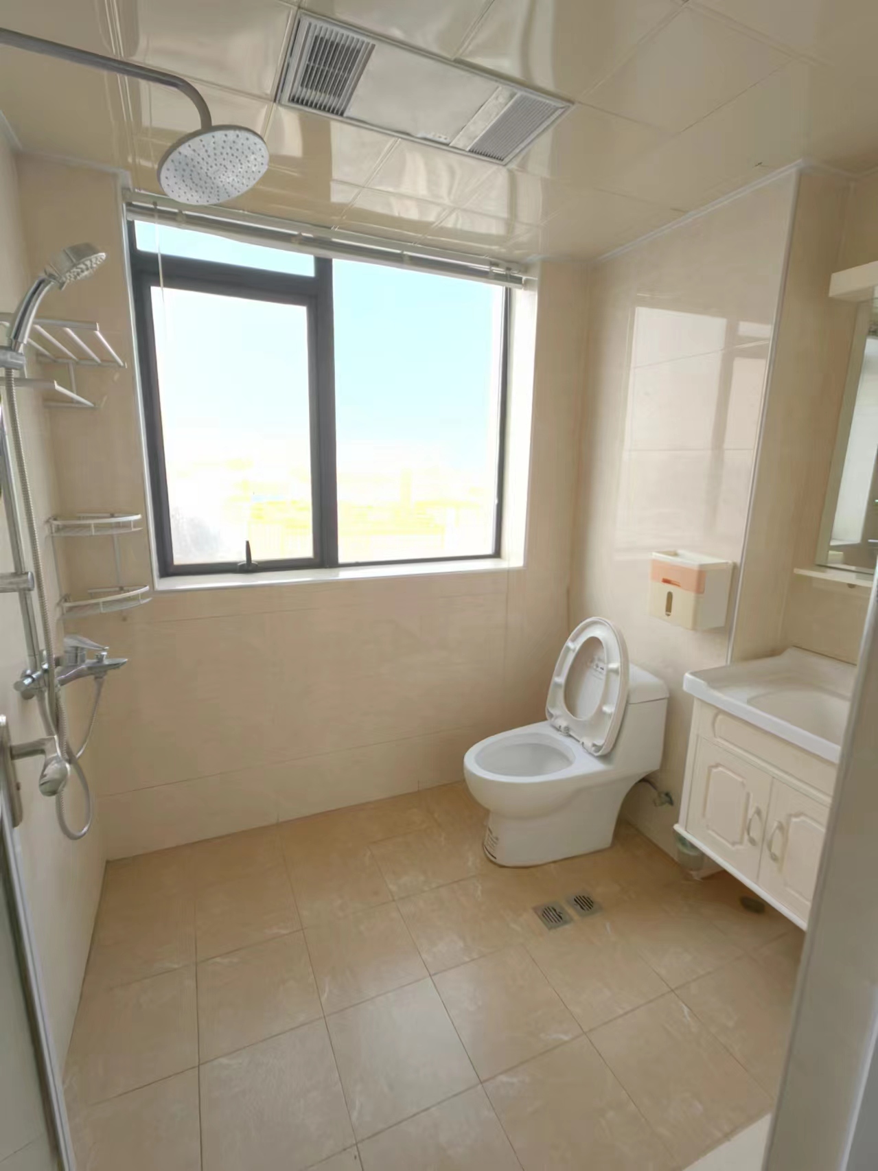 天元涉外景园C区 3室2厅2卫 2700.0元/月 天元涉外景园C区 3室2厅2卫 2700.0元/月室内图