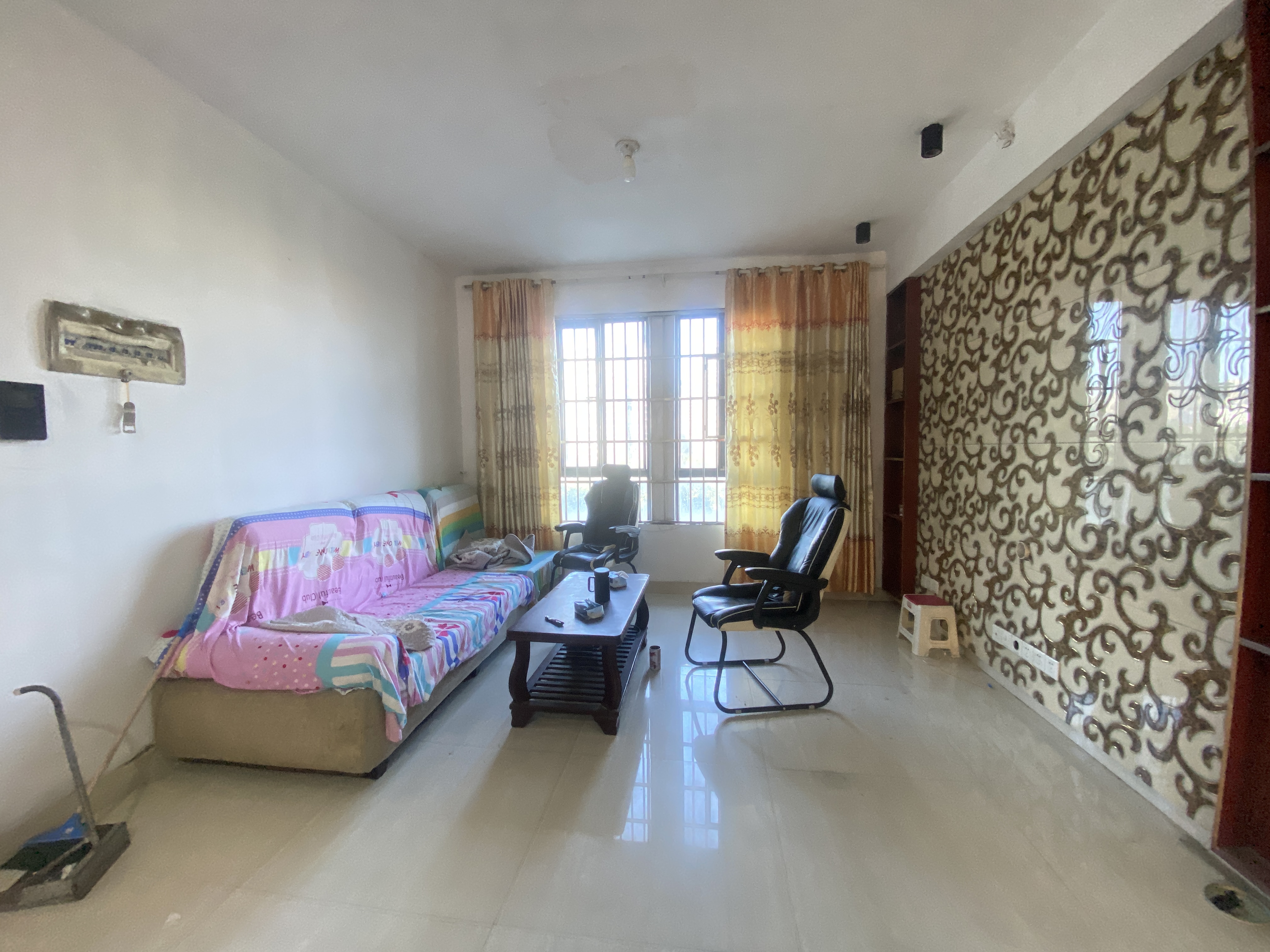 泰山公馆 3室2厅1卫 43.0万 泰山公馆 3室2厅1卫 43.0万室内图