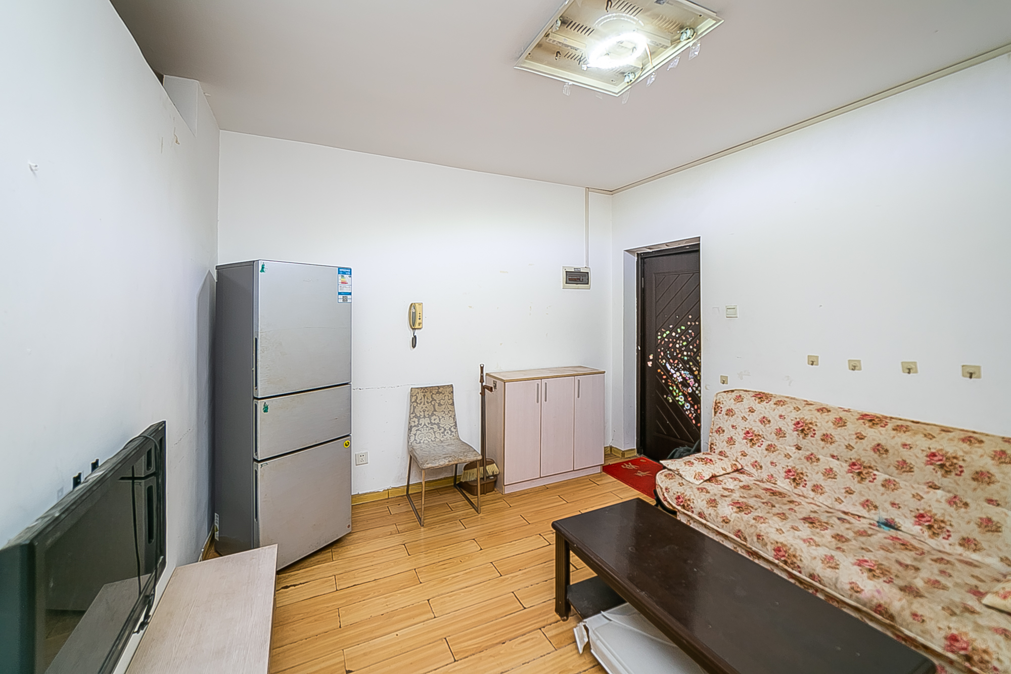 华银园 2室1厅1卫 39.0万 华银园 2室1厅1卫 39.0万客厅