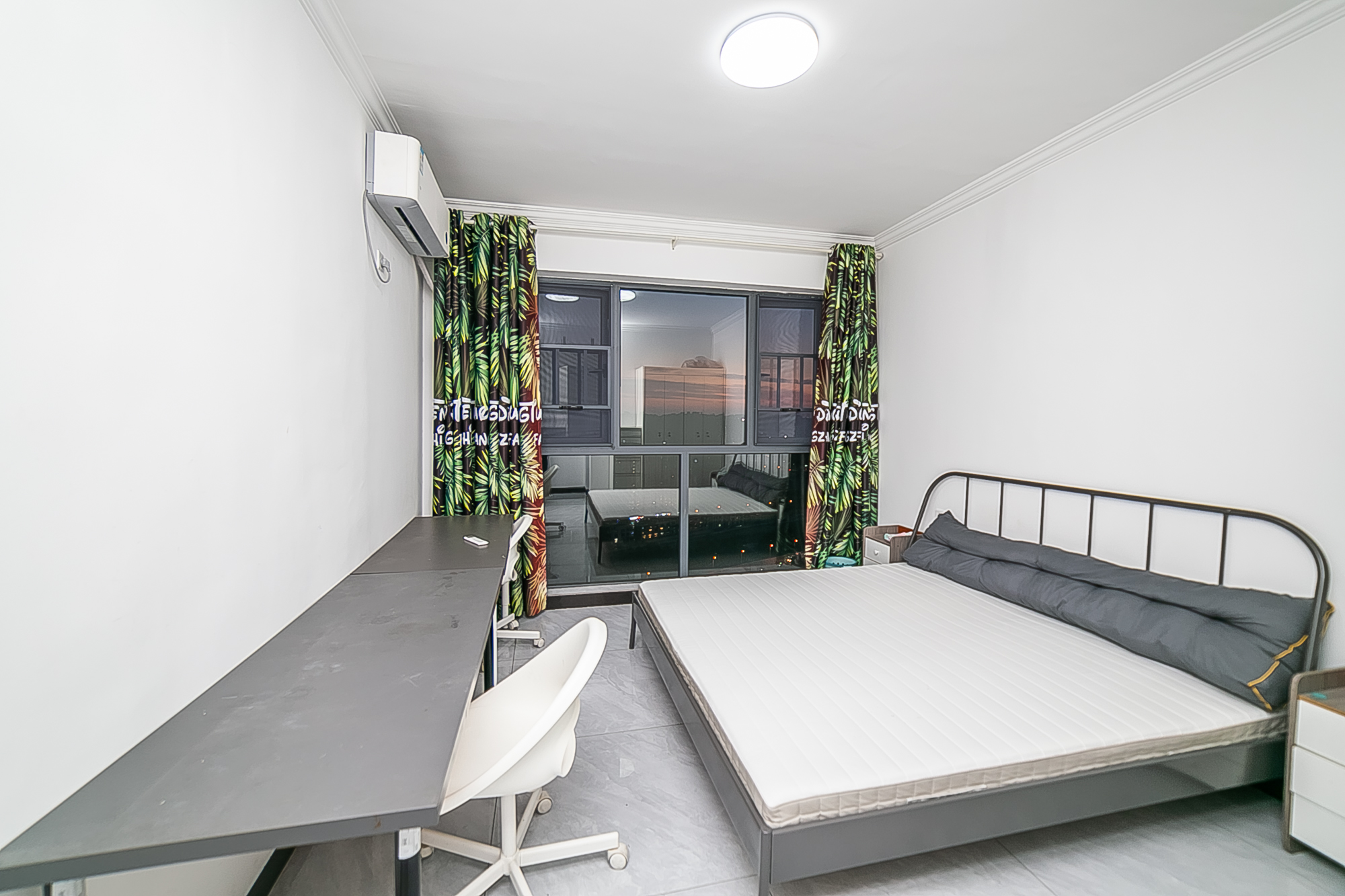 江南华府  4室2厅1卫    120.0万 江南华府  4室2厅1卫    120.0万卧室