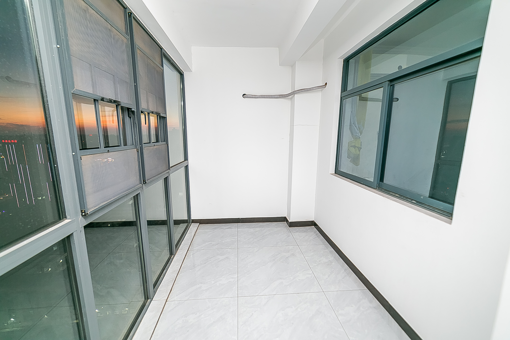 江南华府  4室2厅1卫    120.0万 江南华府  4室2厅1卫    120.0万阳台