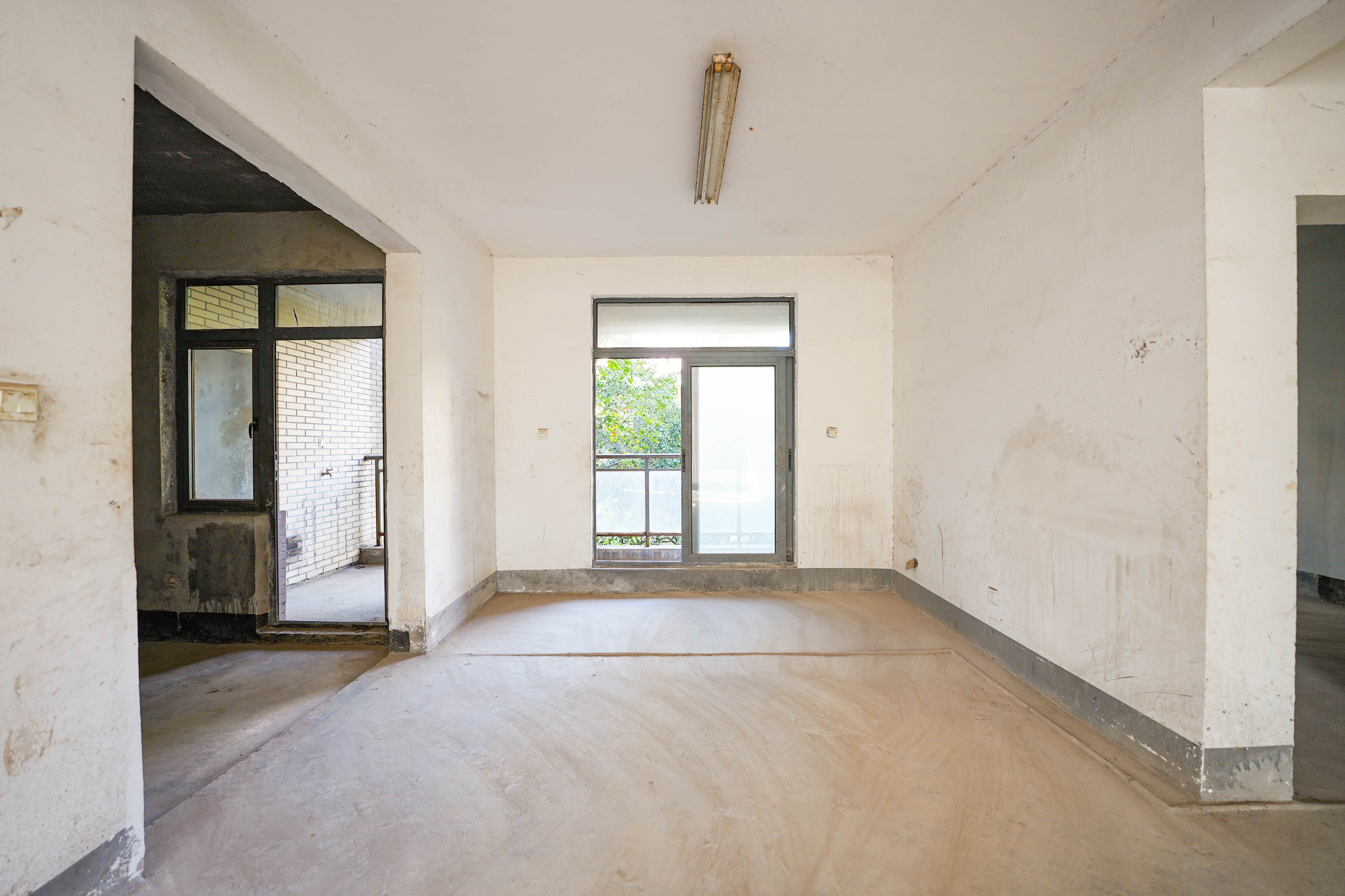 龙湾国际洋房 3室2厅2卫 138.8万 龙湾国际洋房 3室2厅2卫 138.8万客厅