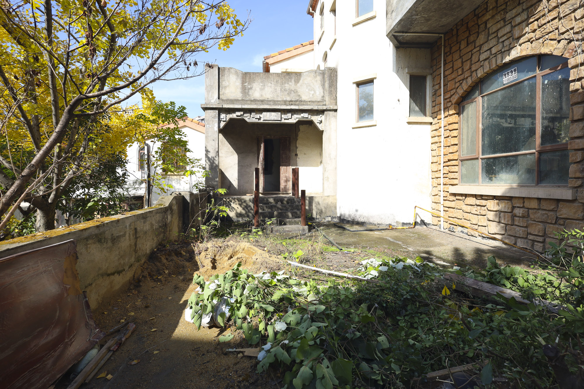 山语城一期  5室3厅0卫   600.00万其他