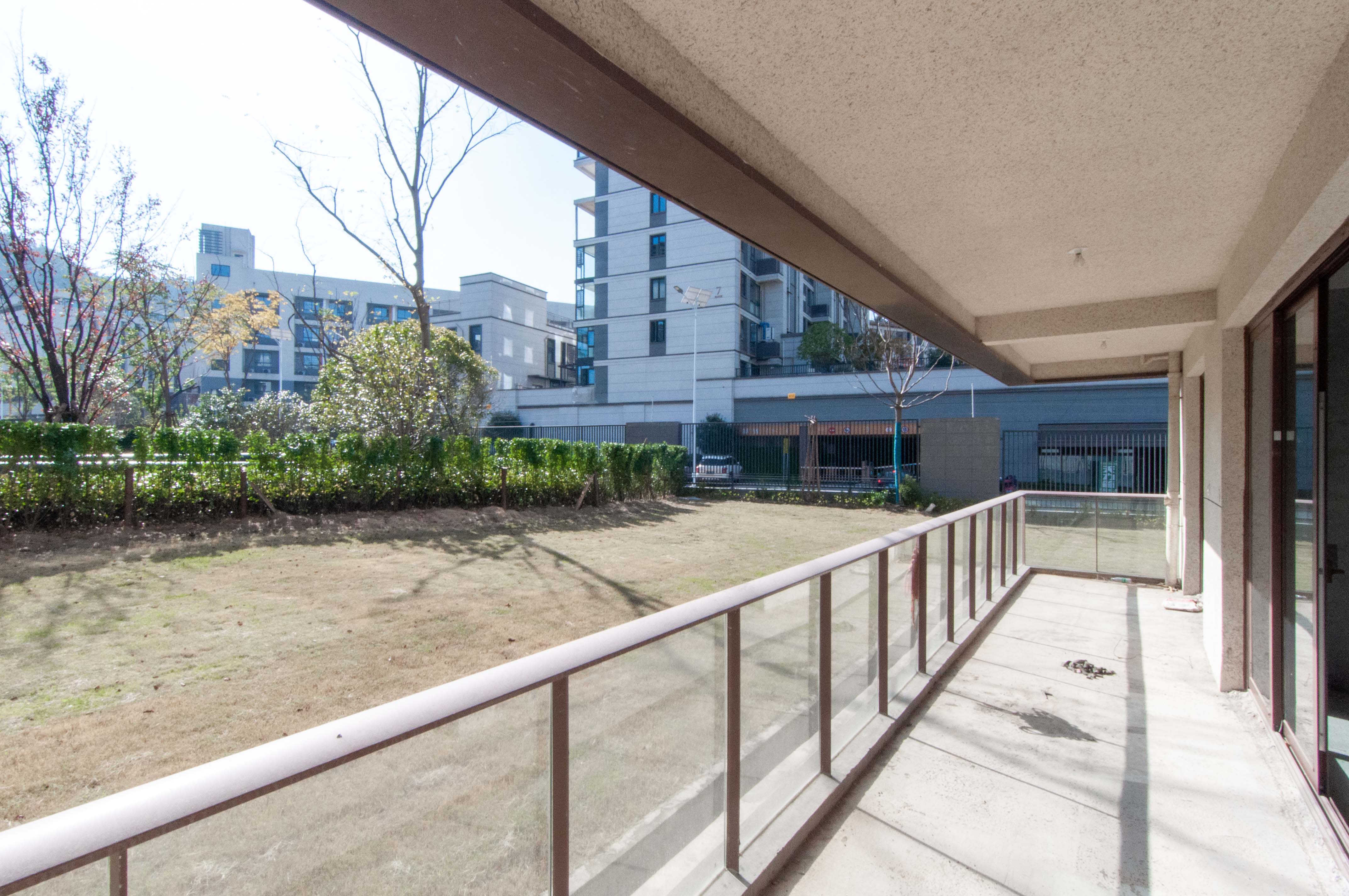 绿地麓湖郡  4室2厅2卫   380.00万其他