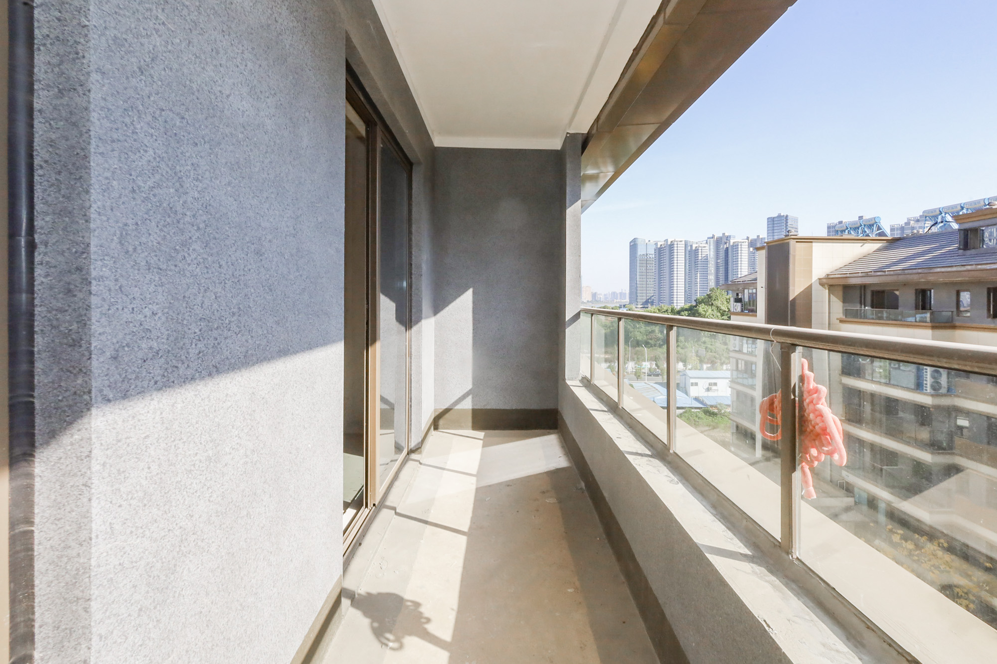 正荣滨江紫阙台  5室2厅3卫    368.0万阳台