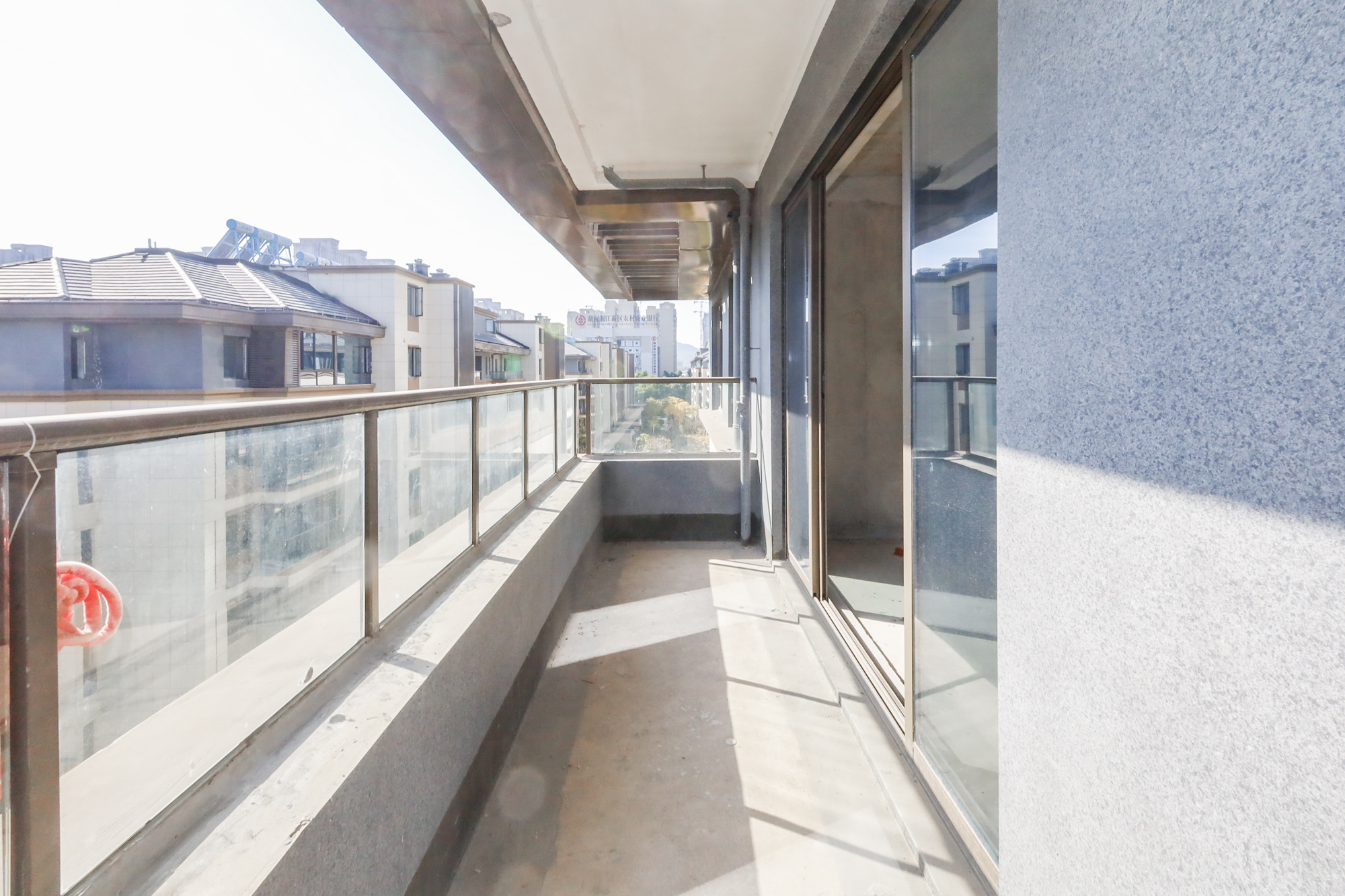 正荣滨江紫阙台  5室2厅3卫    368.0万阳台