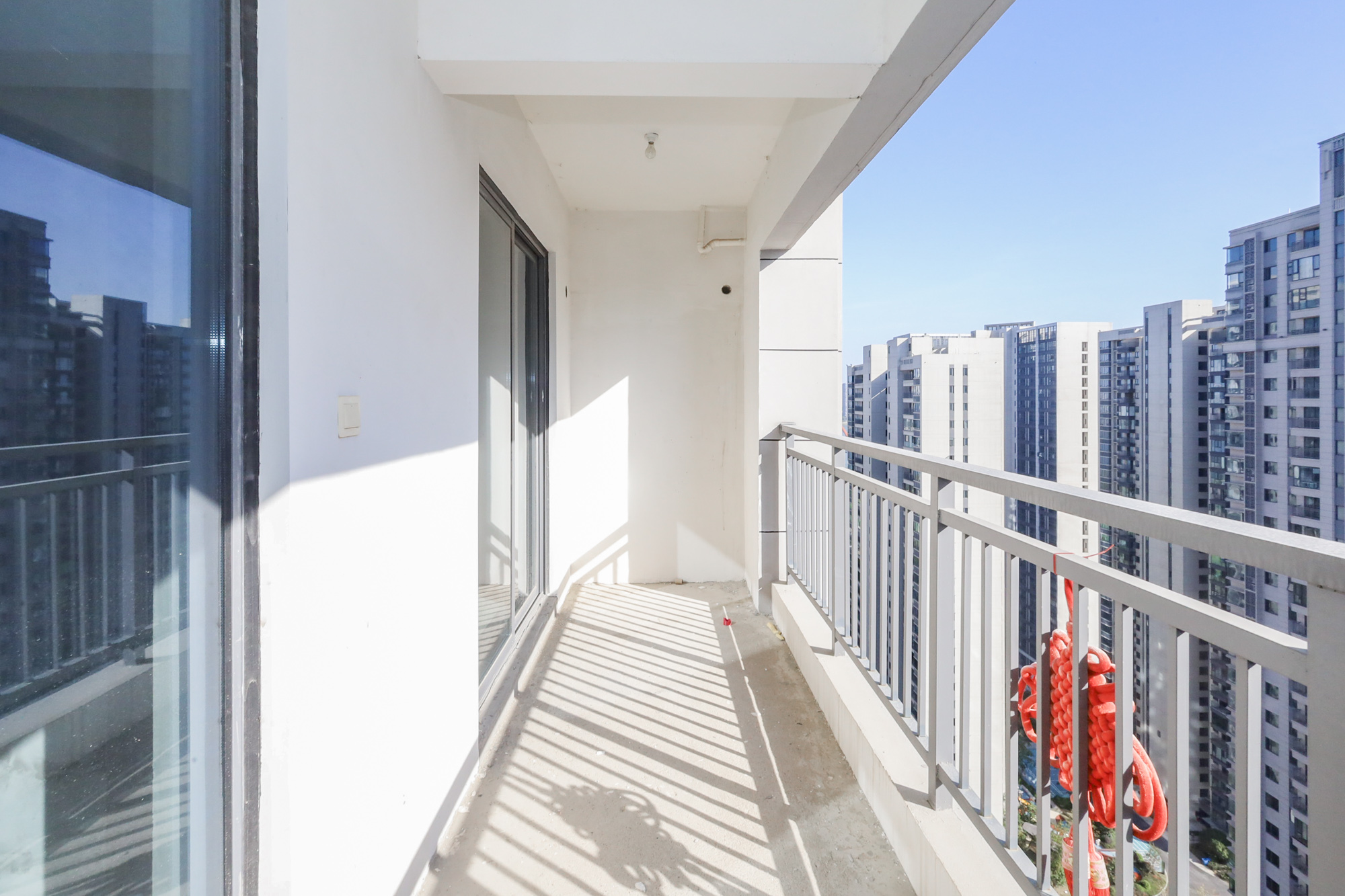 诺德滨江逸园（中铁逸园）  4室2厅2卫   246.60万阳台