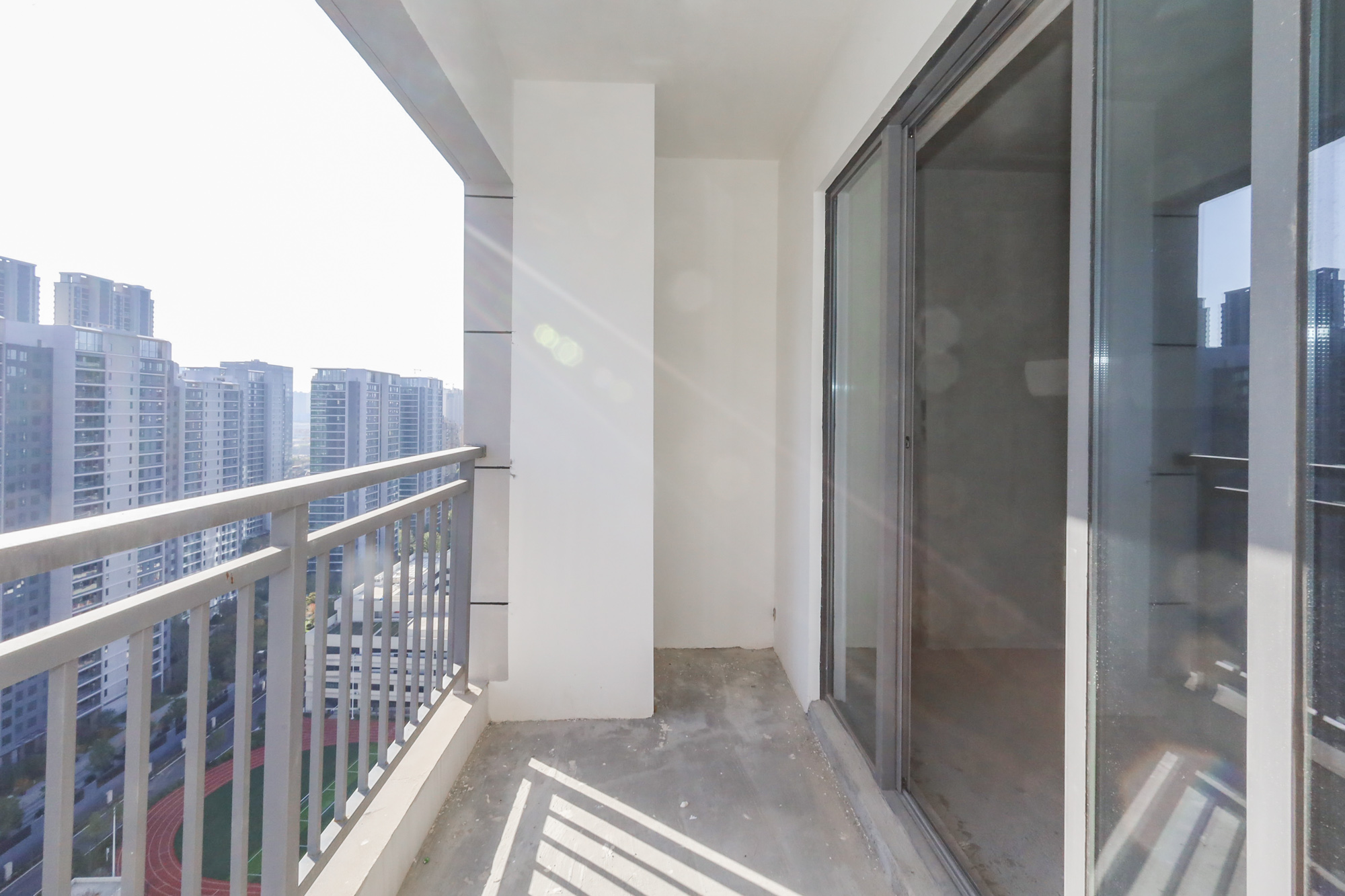 诺德滨江逸园（中铁逸园）  3室2厅2卫   145.00万阳台